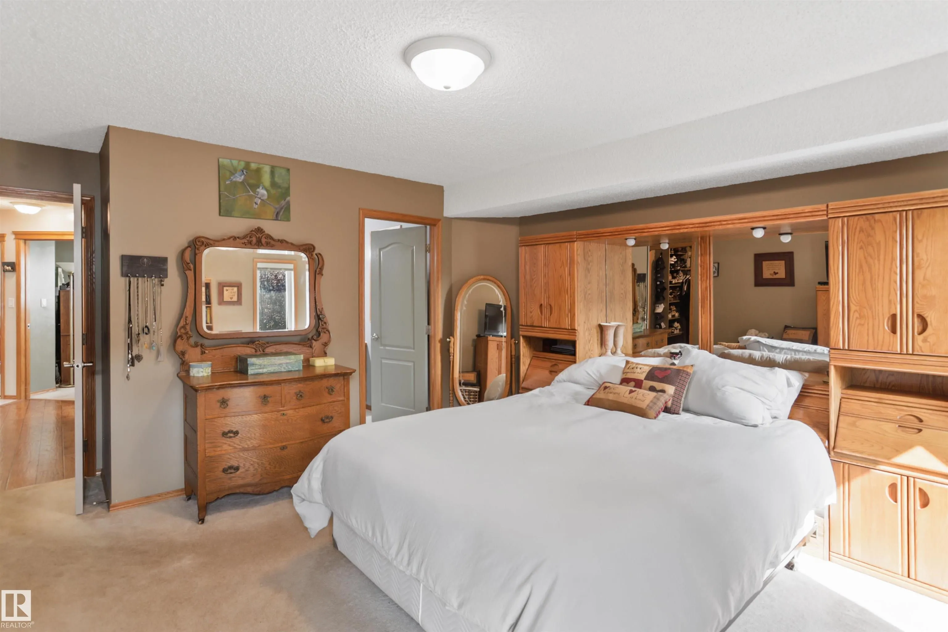 150 HIGHWOOD Crescent