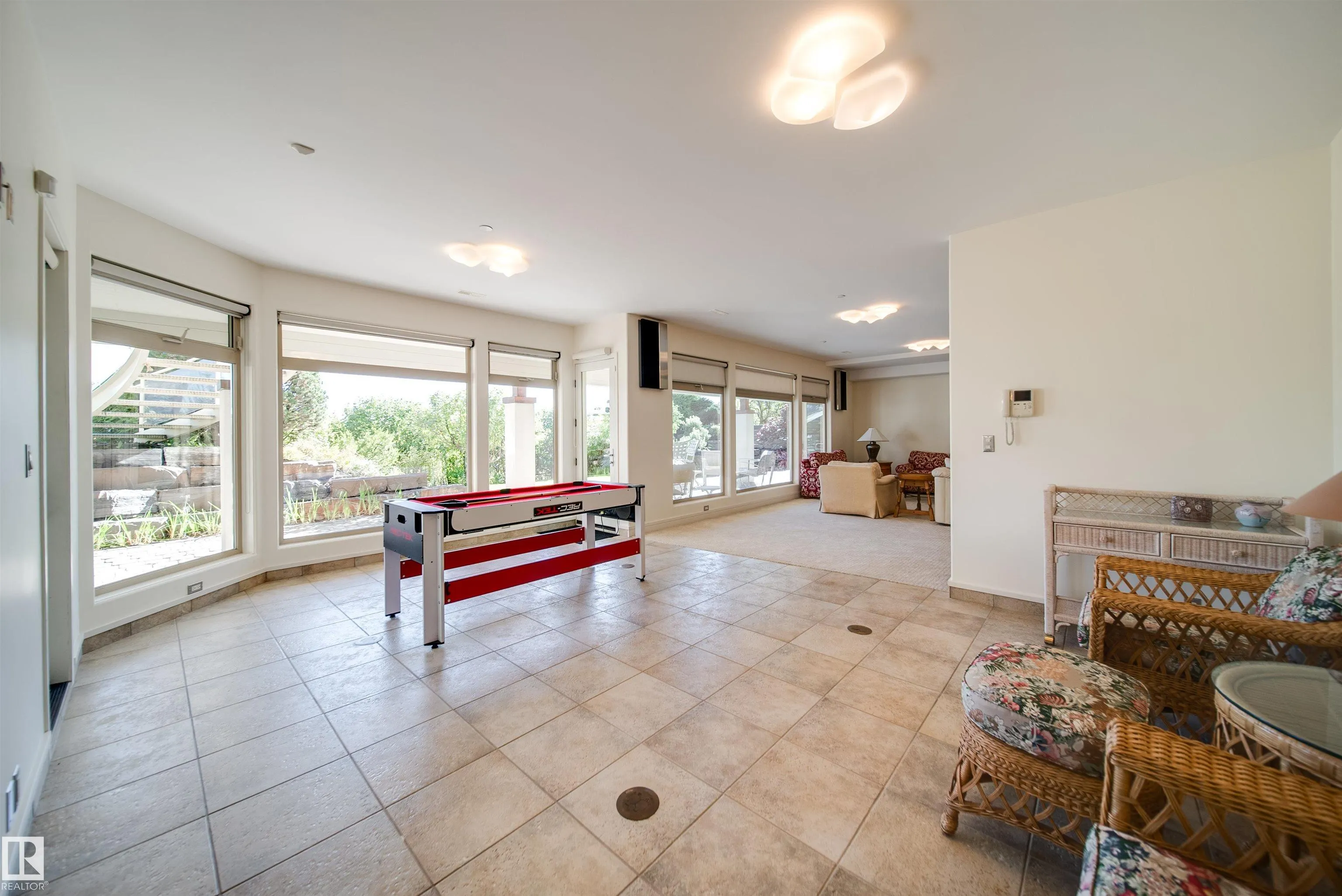 28 RIVERSIDE Crescent