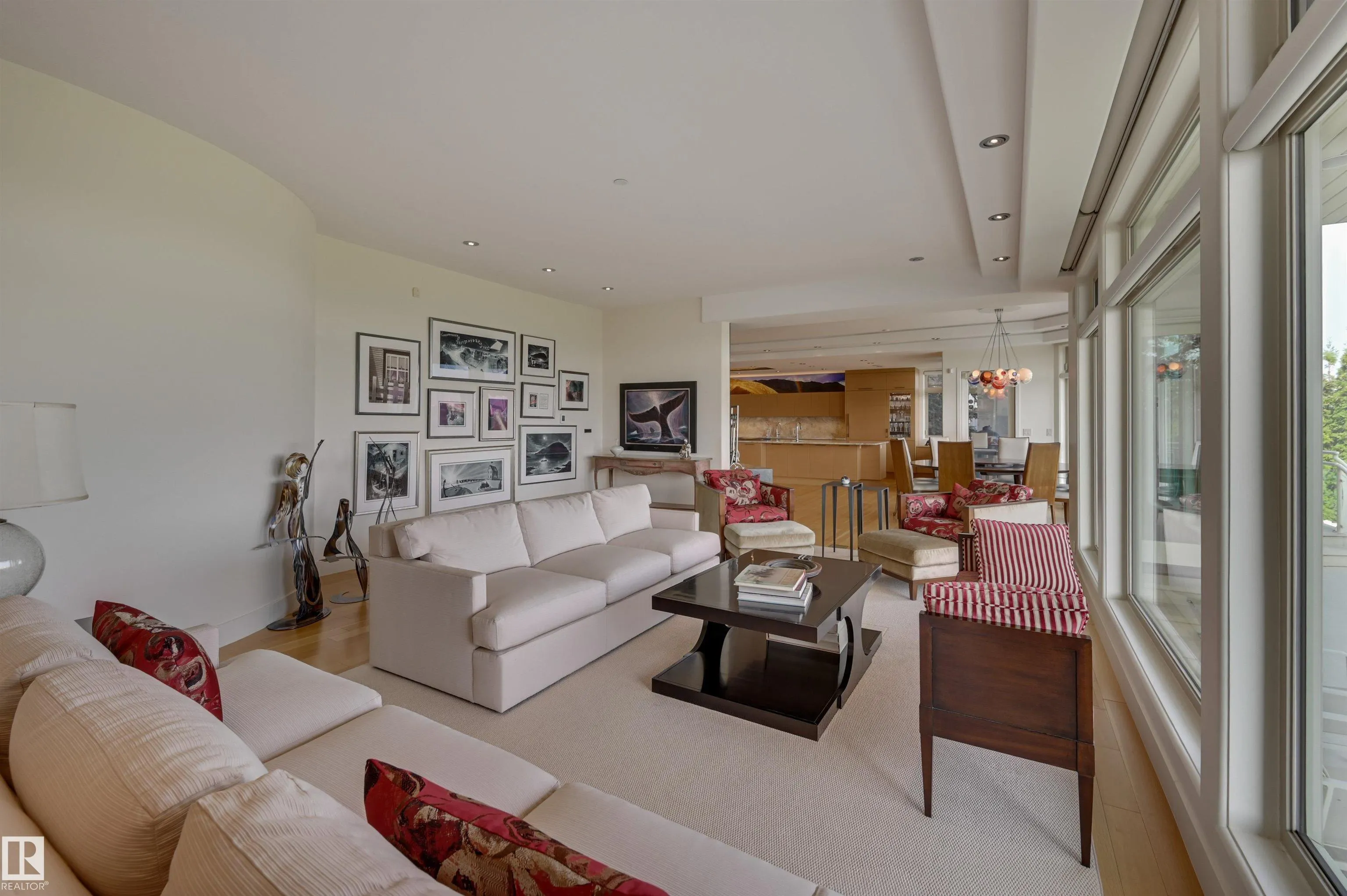 28 RIVERSIDE Crescent