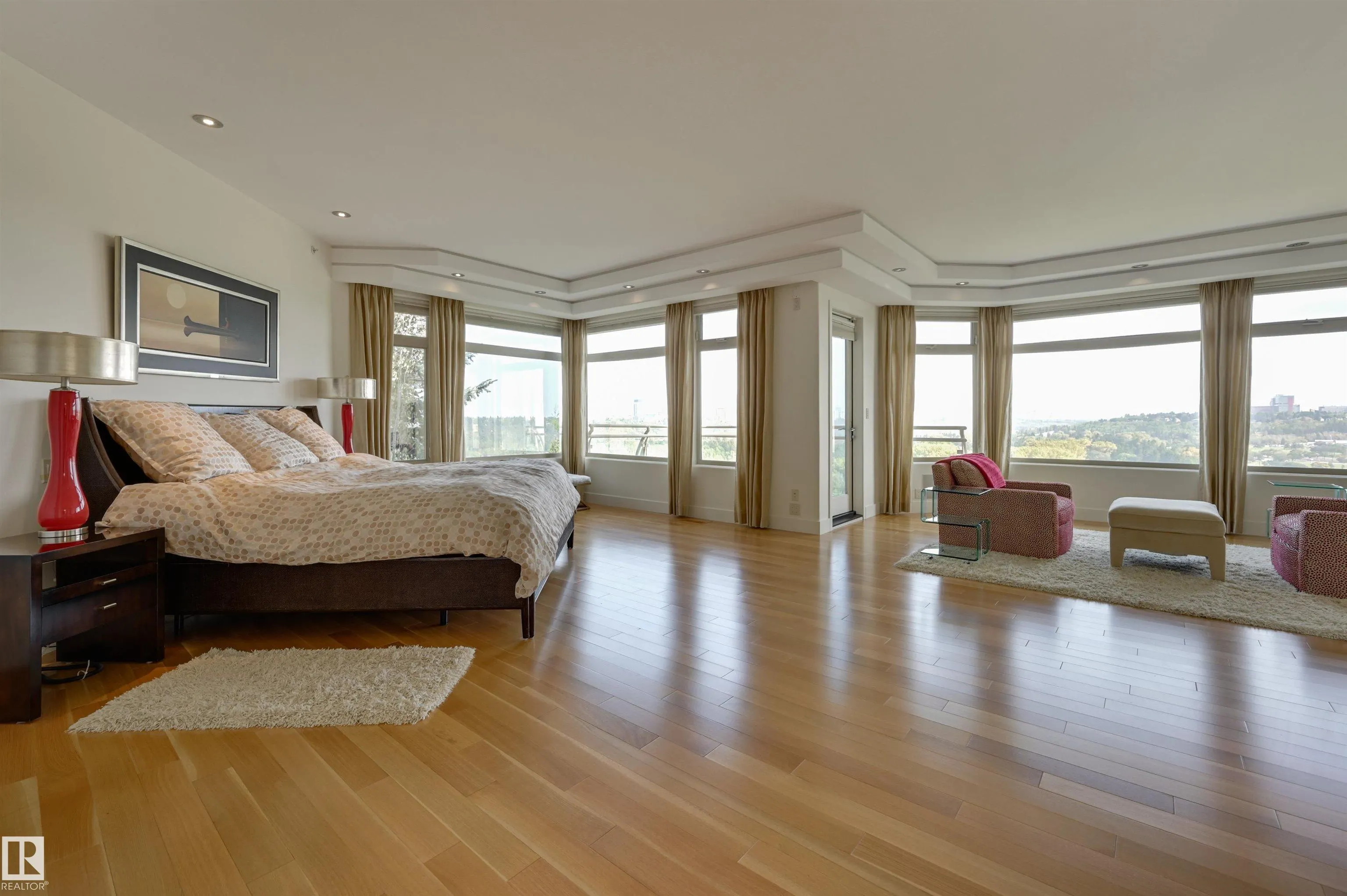 28 RIVERSIDE Crescent