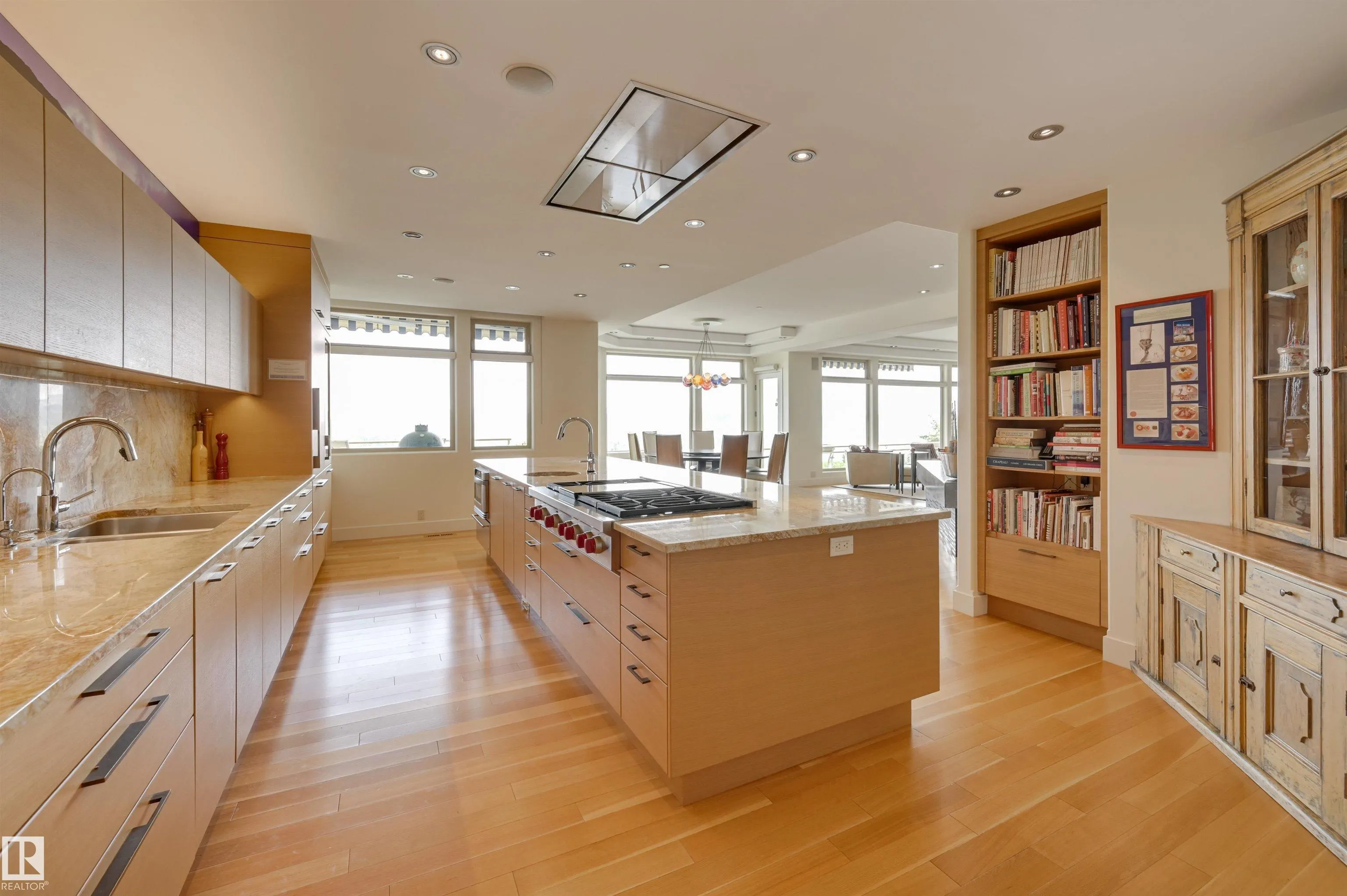 28 RIVERSIDE Crescent