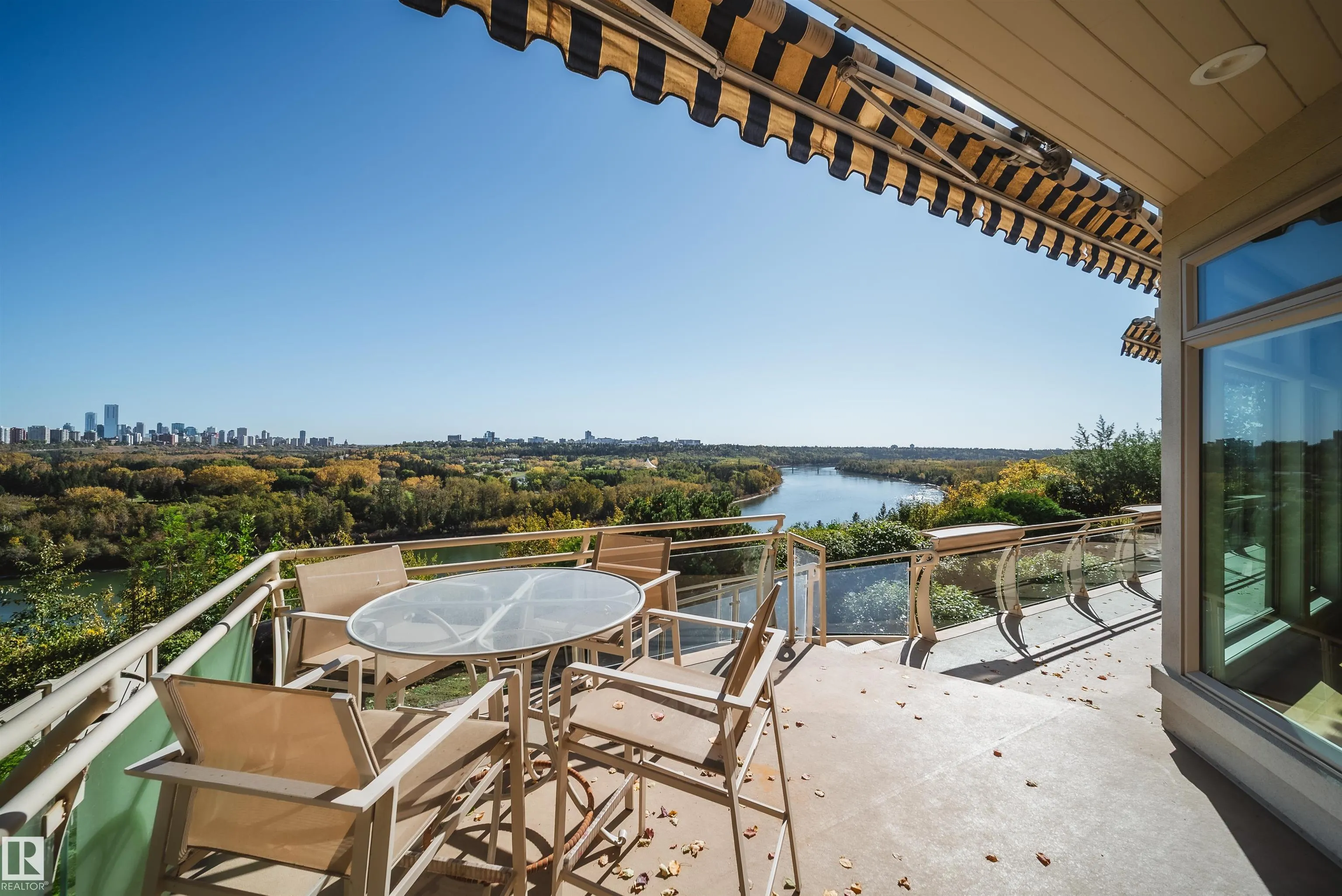 28 RIVERSIDE Crescent