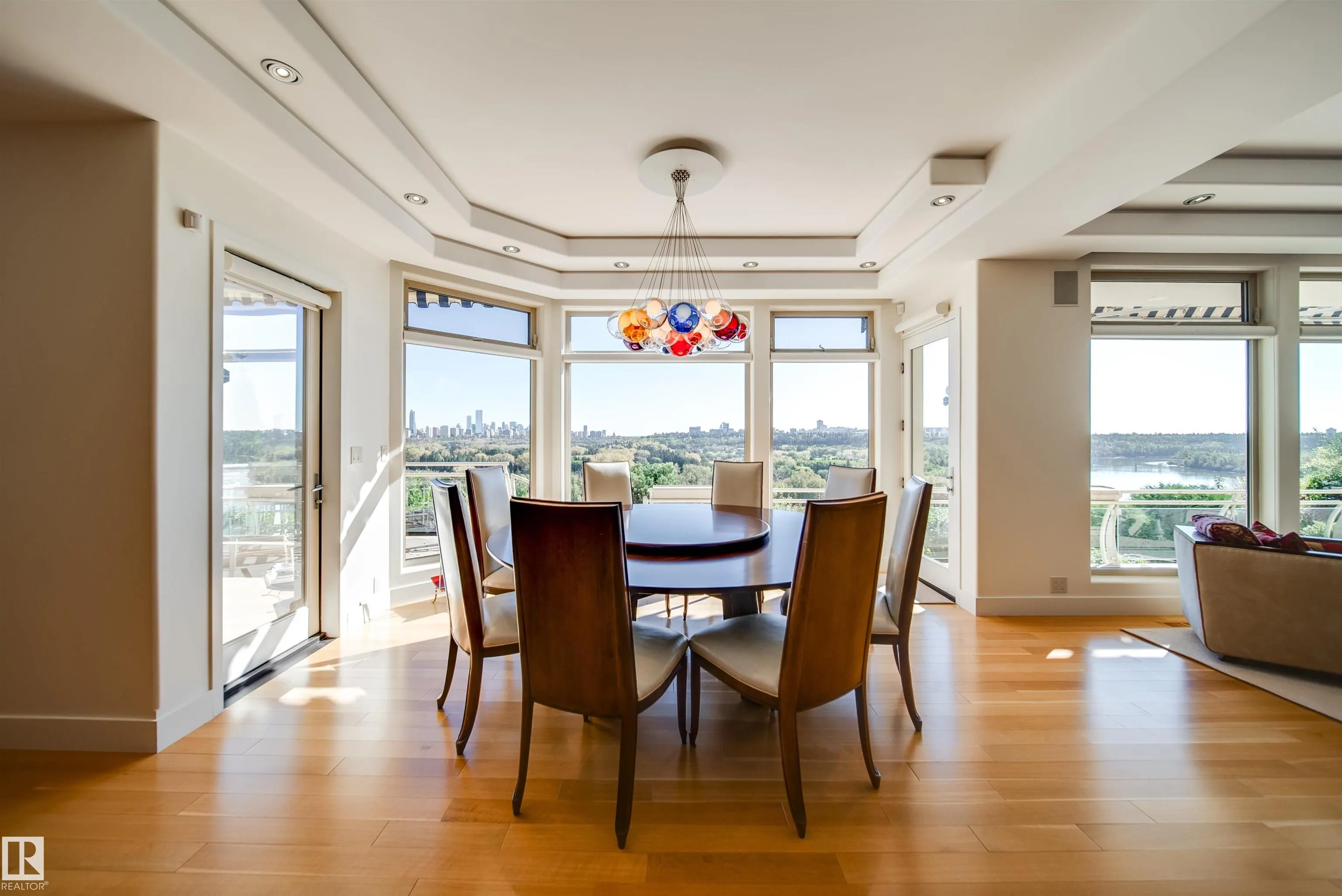28 RIVERSIDE Crescent