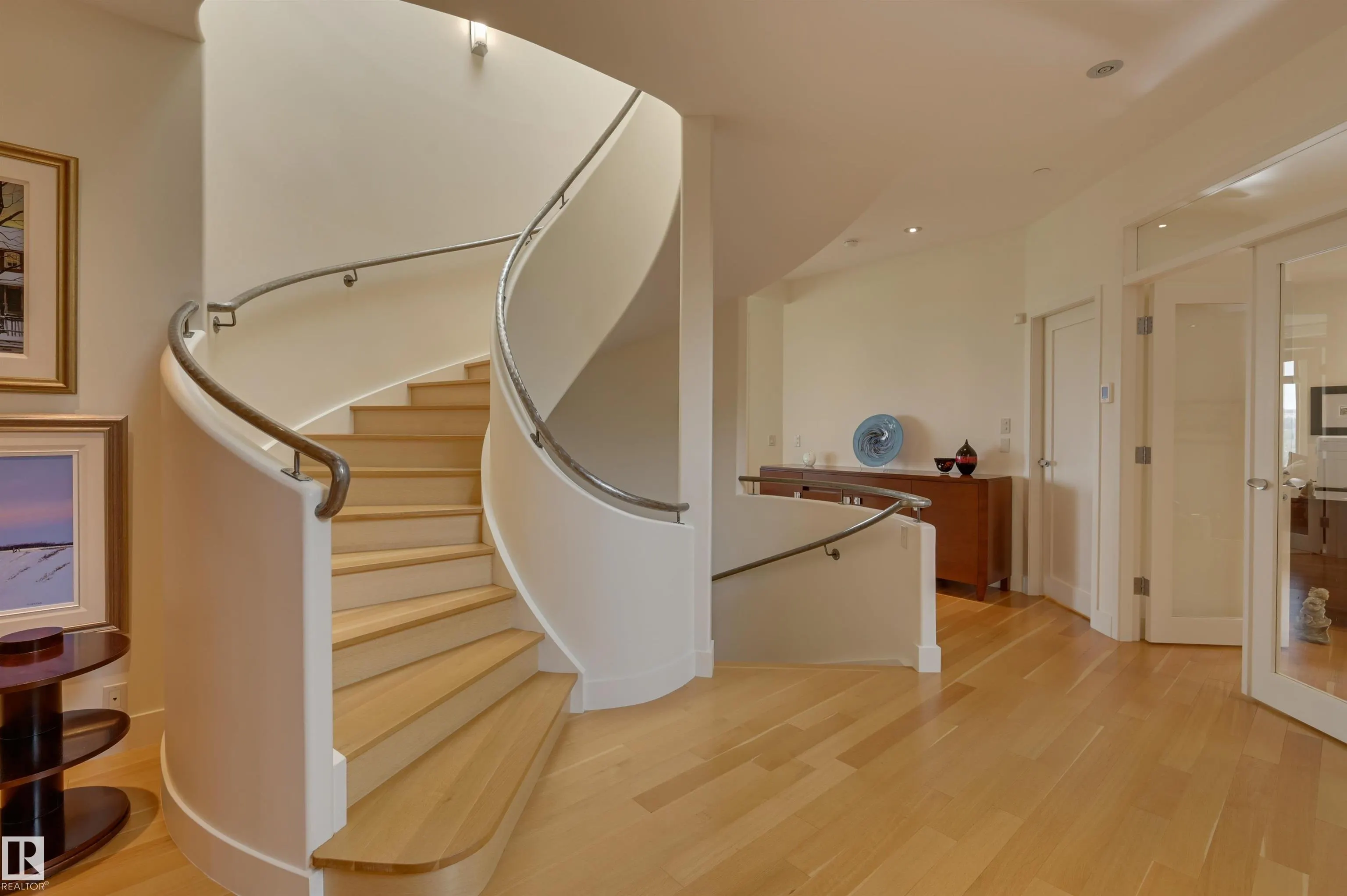 28 RIVERSIDE Crescent