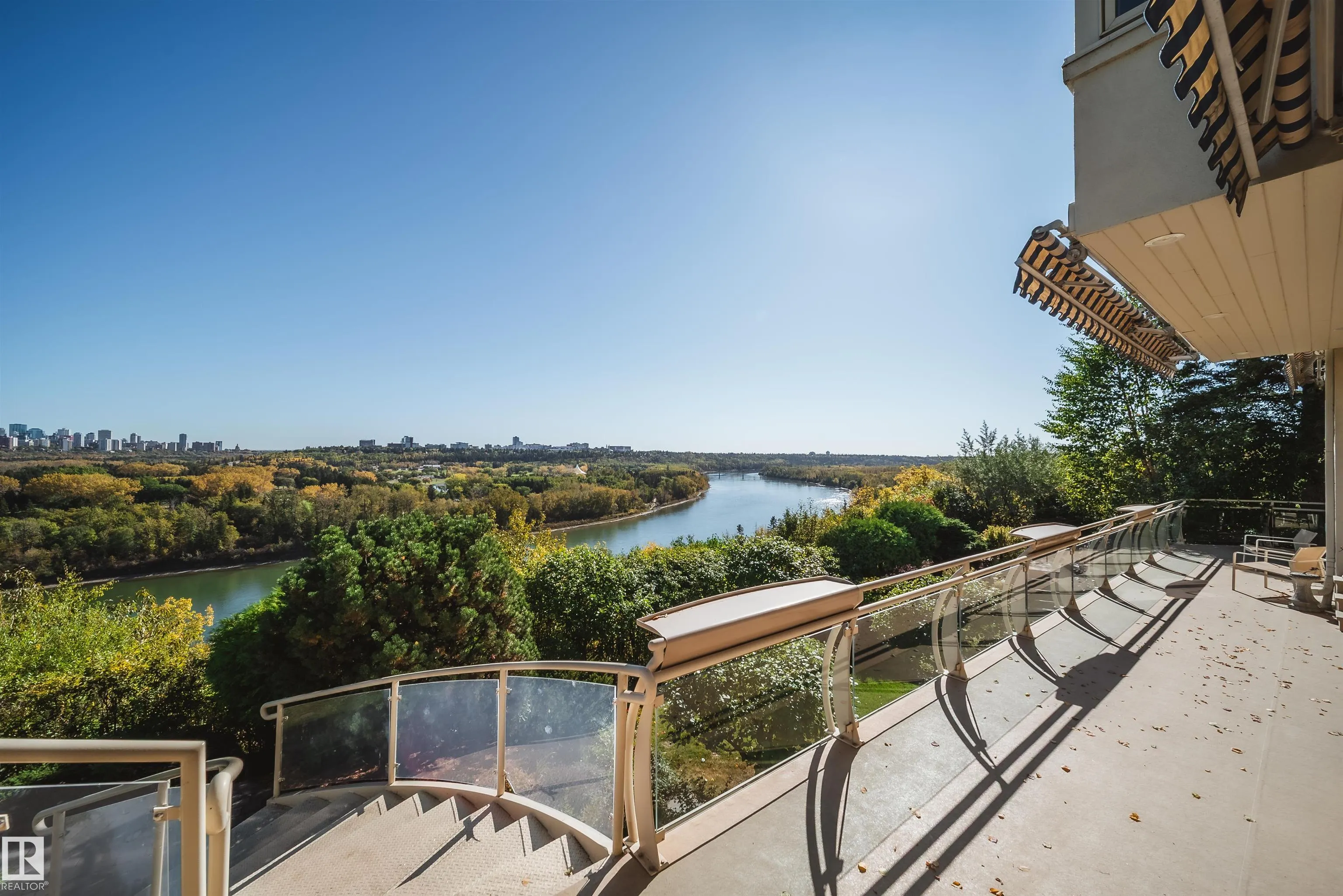 28 RIVERSIDE Crescent