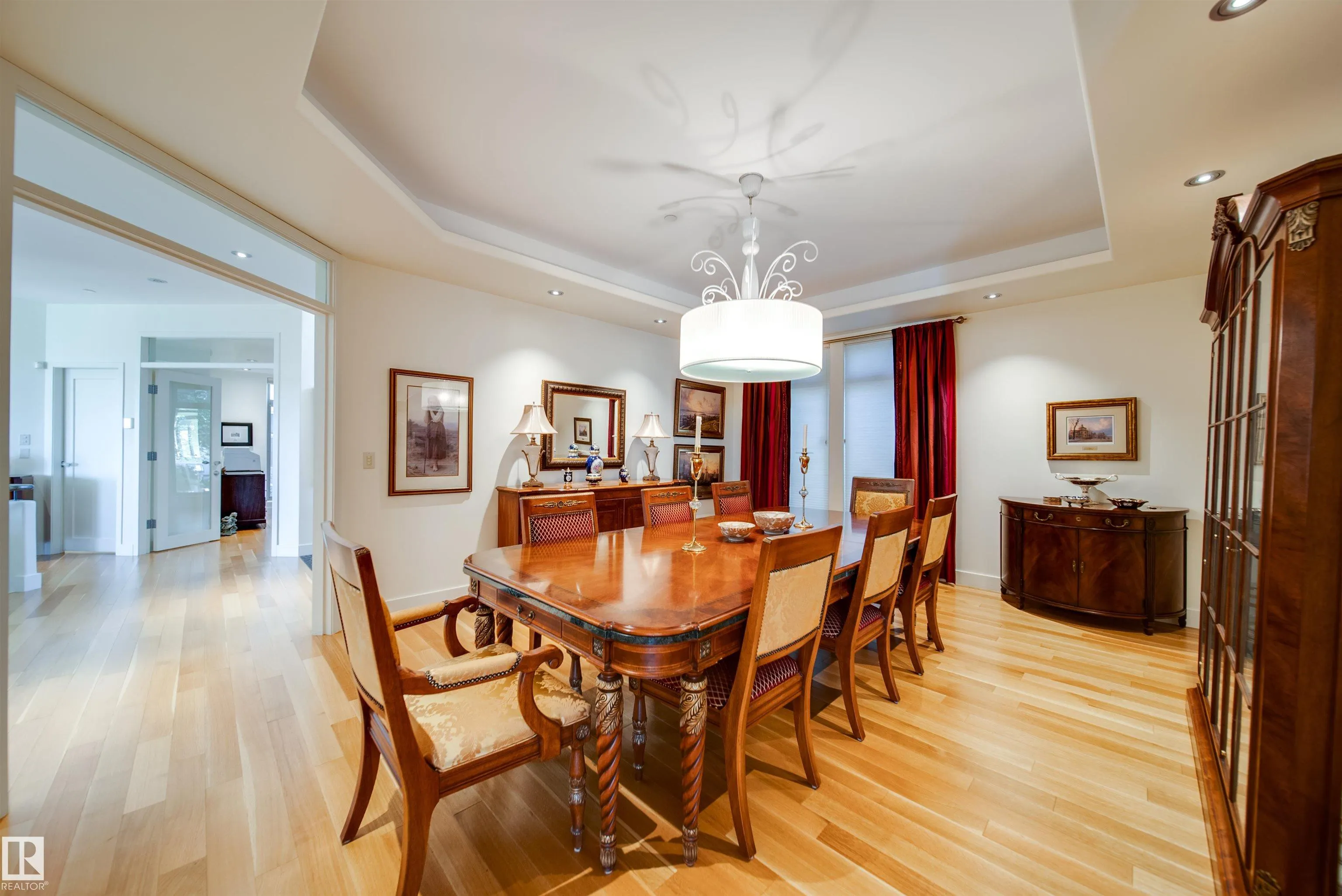 28 RIVERSIDE Crescent