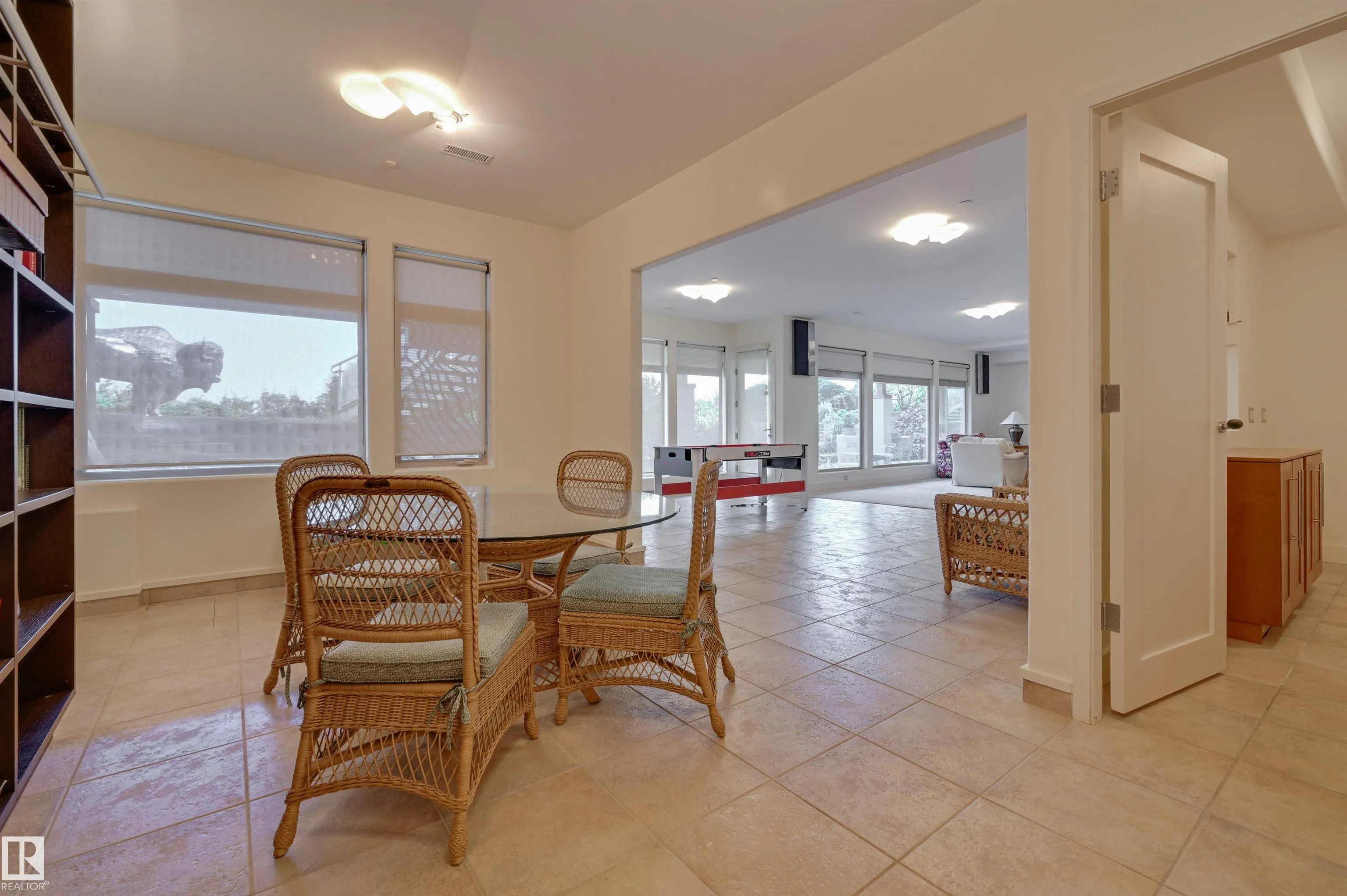 28 RIVERSIDE Crescent