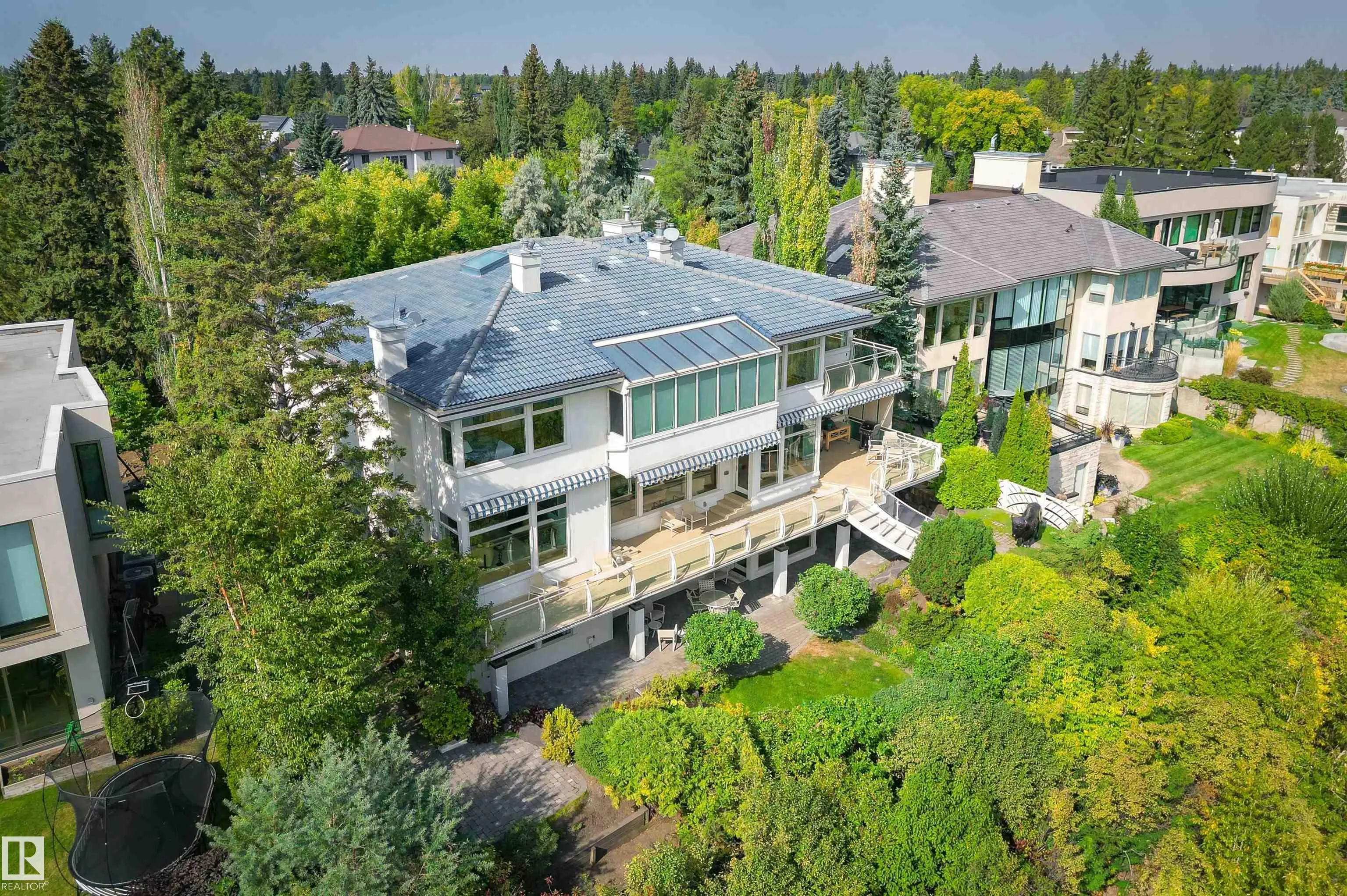 28 RIVERSIDE Crescent