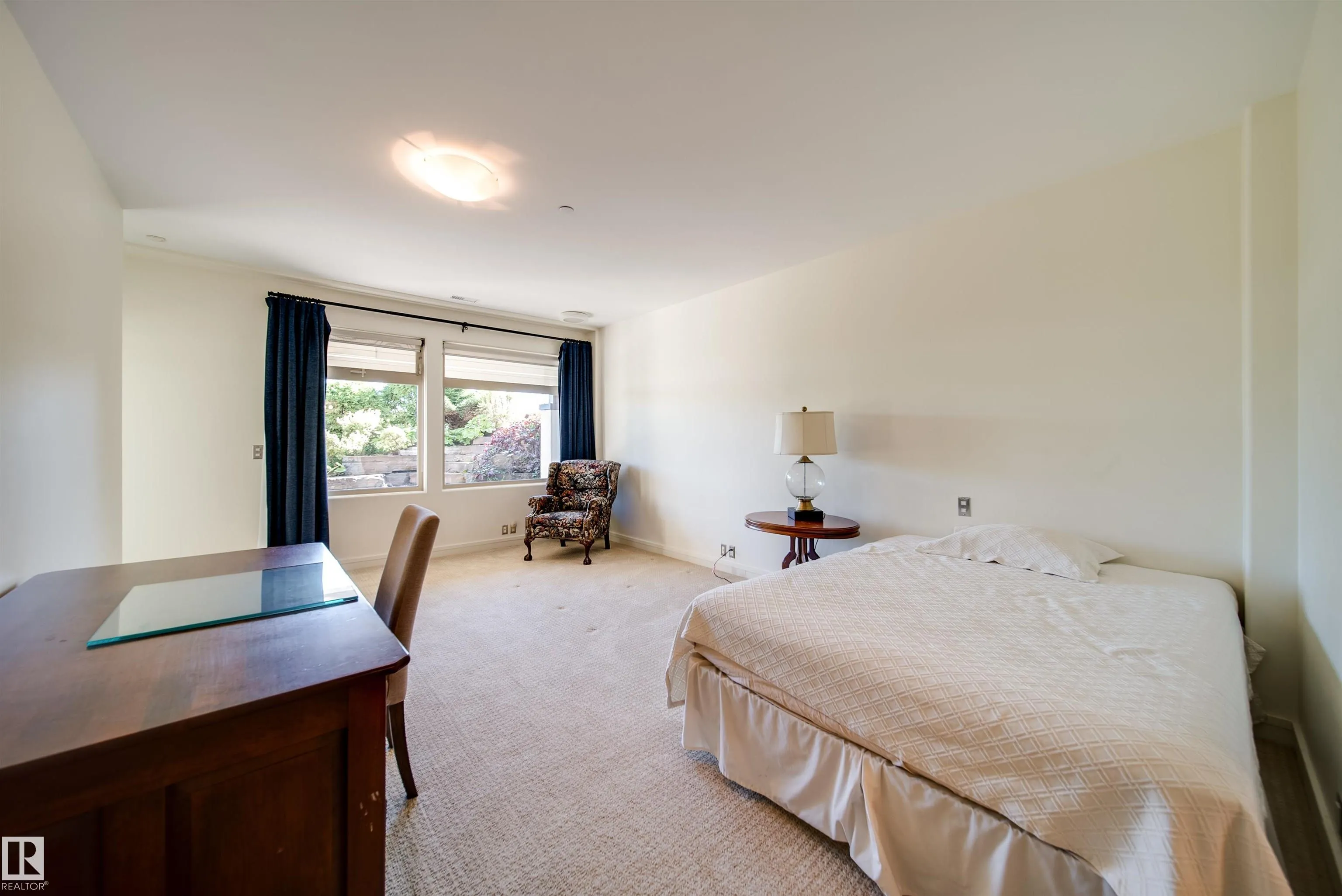 28 RIVERSIDE Crescent