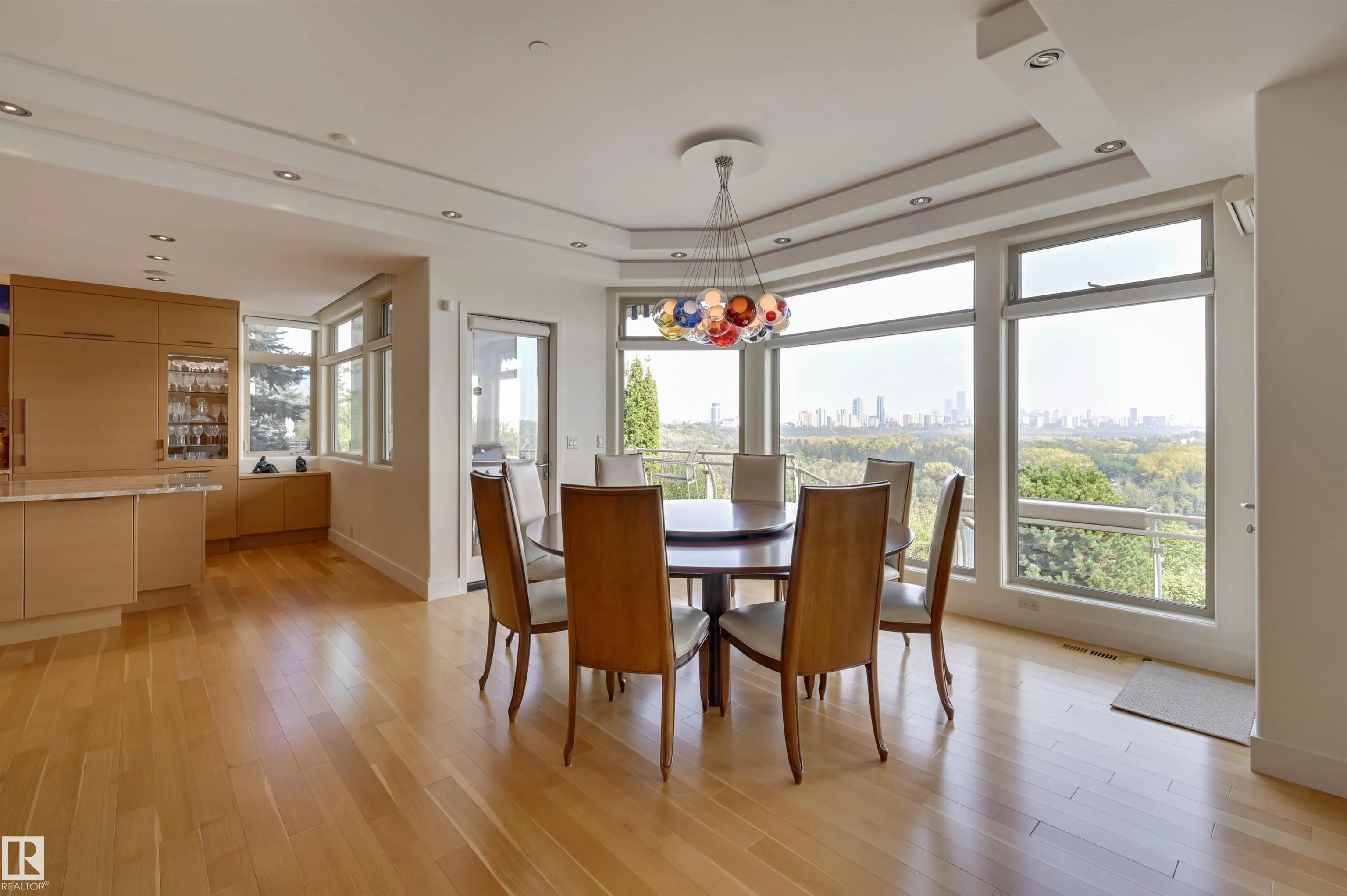 28 RIVERSIDE Crescent