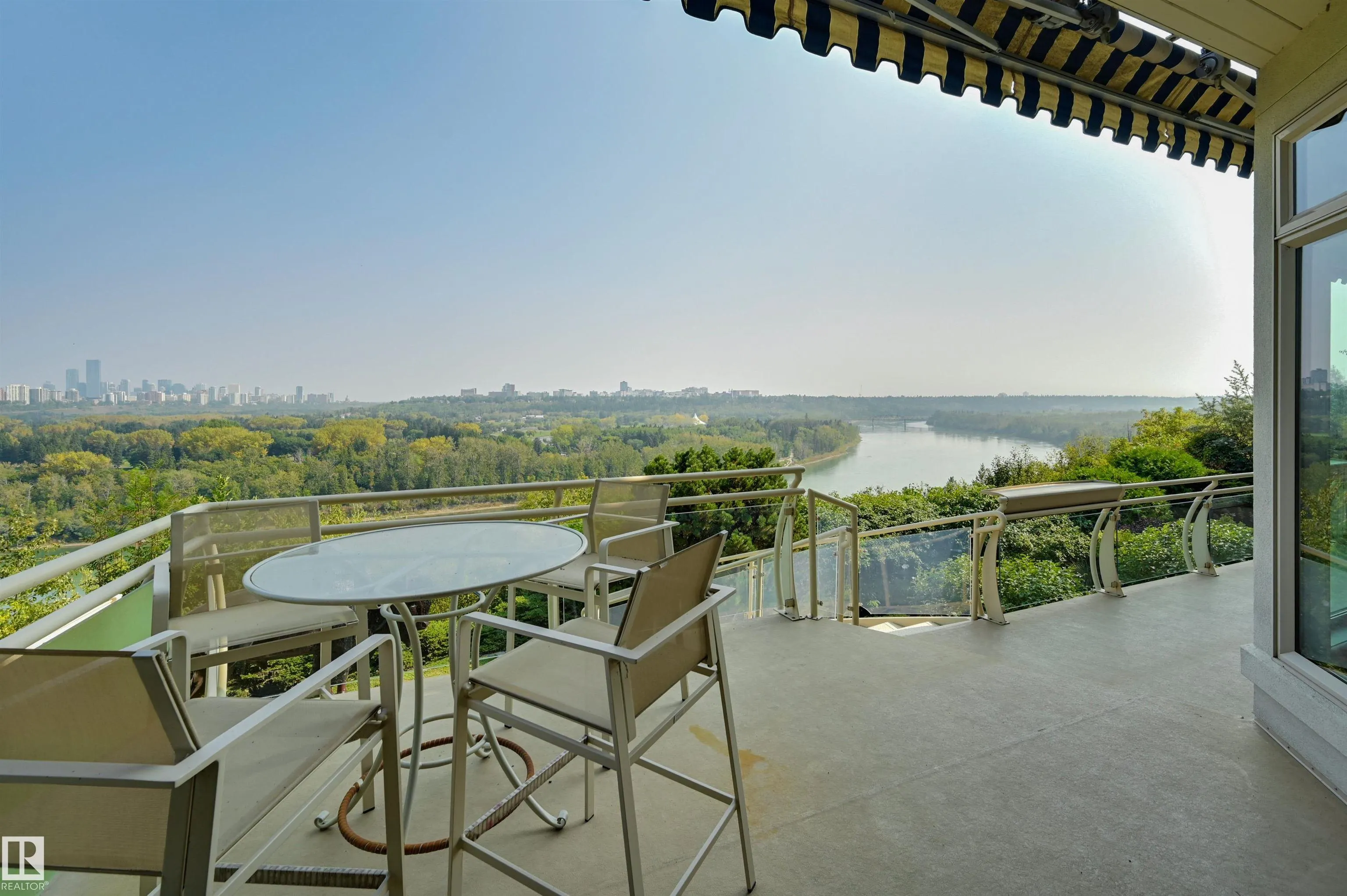 28 RIVERSIDE Crescent