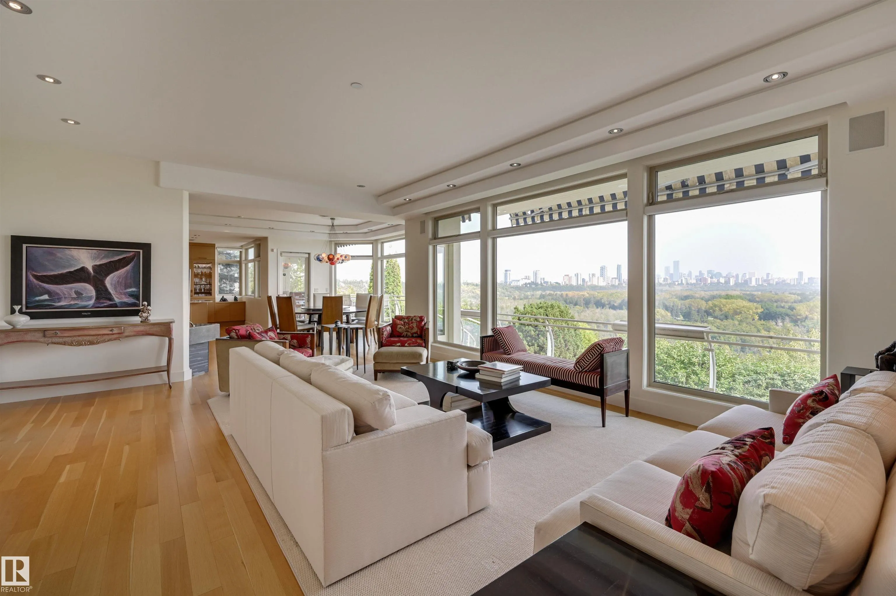 28 RIVERSIDE Crescent
