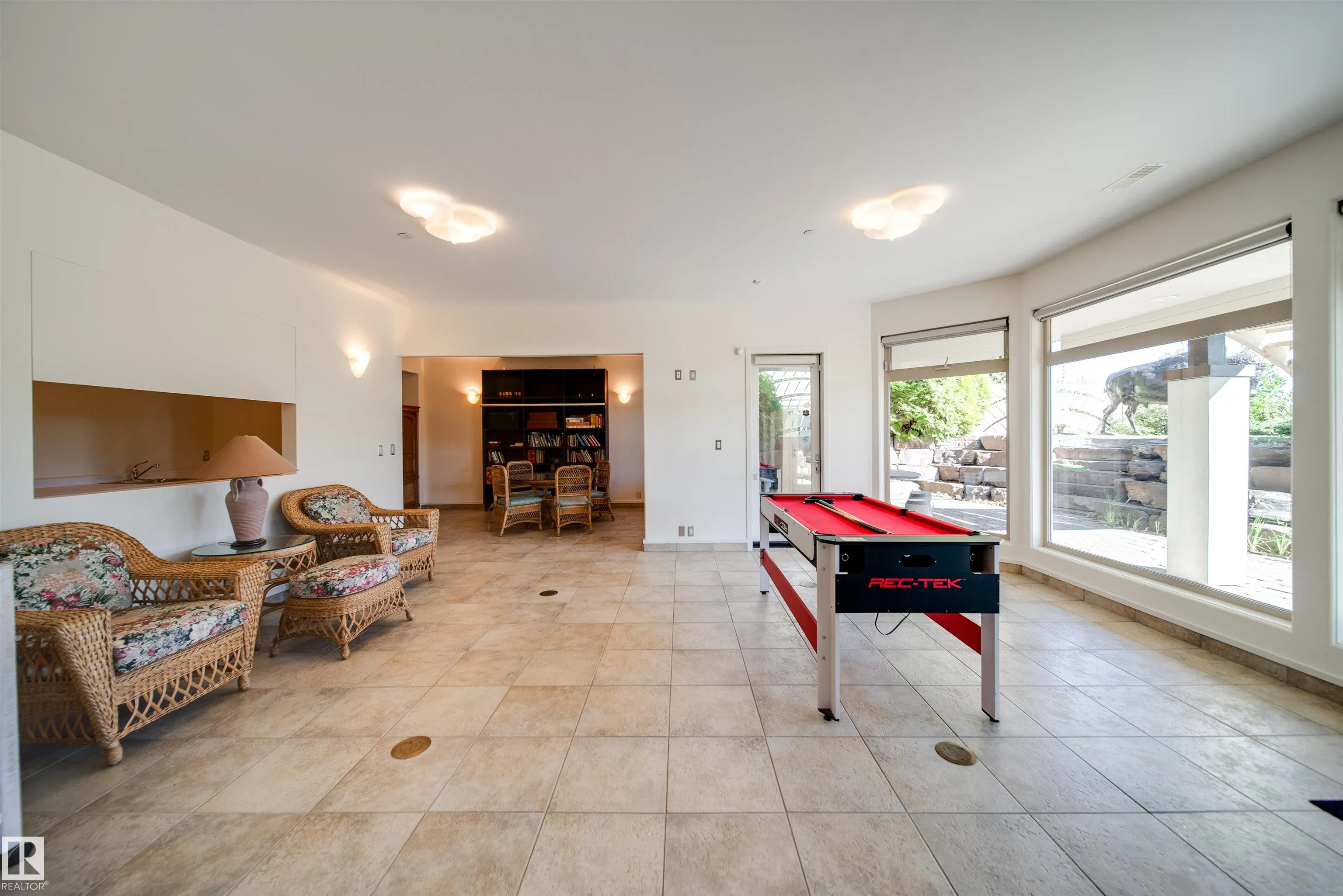 28 RIVERSIDE Crescent