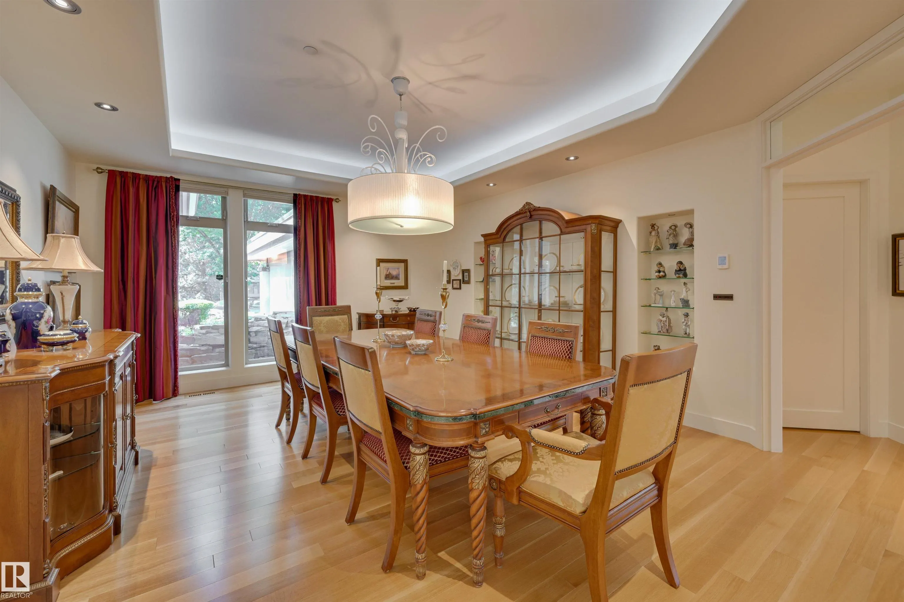28 RIVERSIDE Crescent
