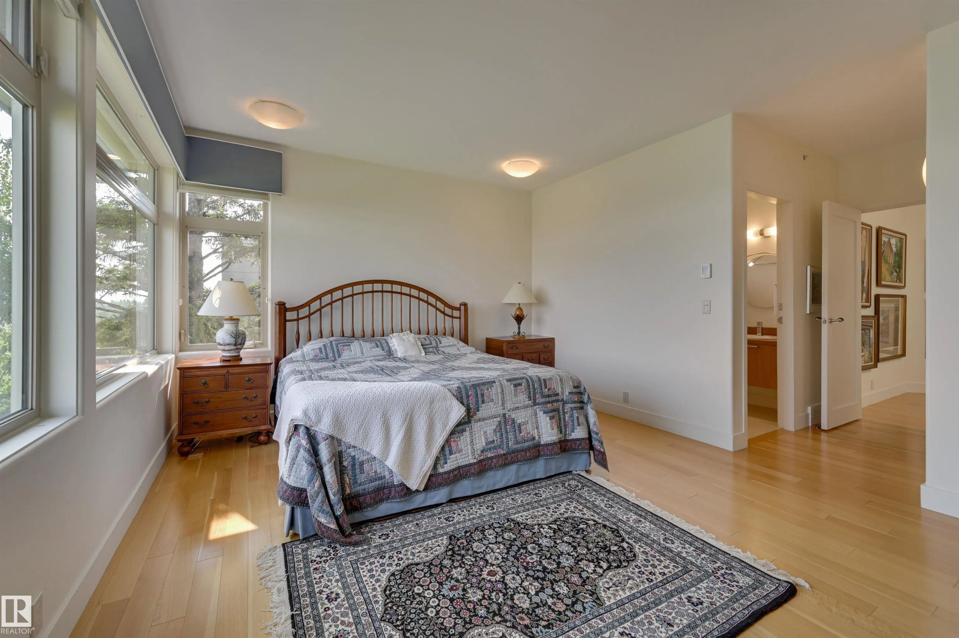 28 RIVERSIDE Crescent