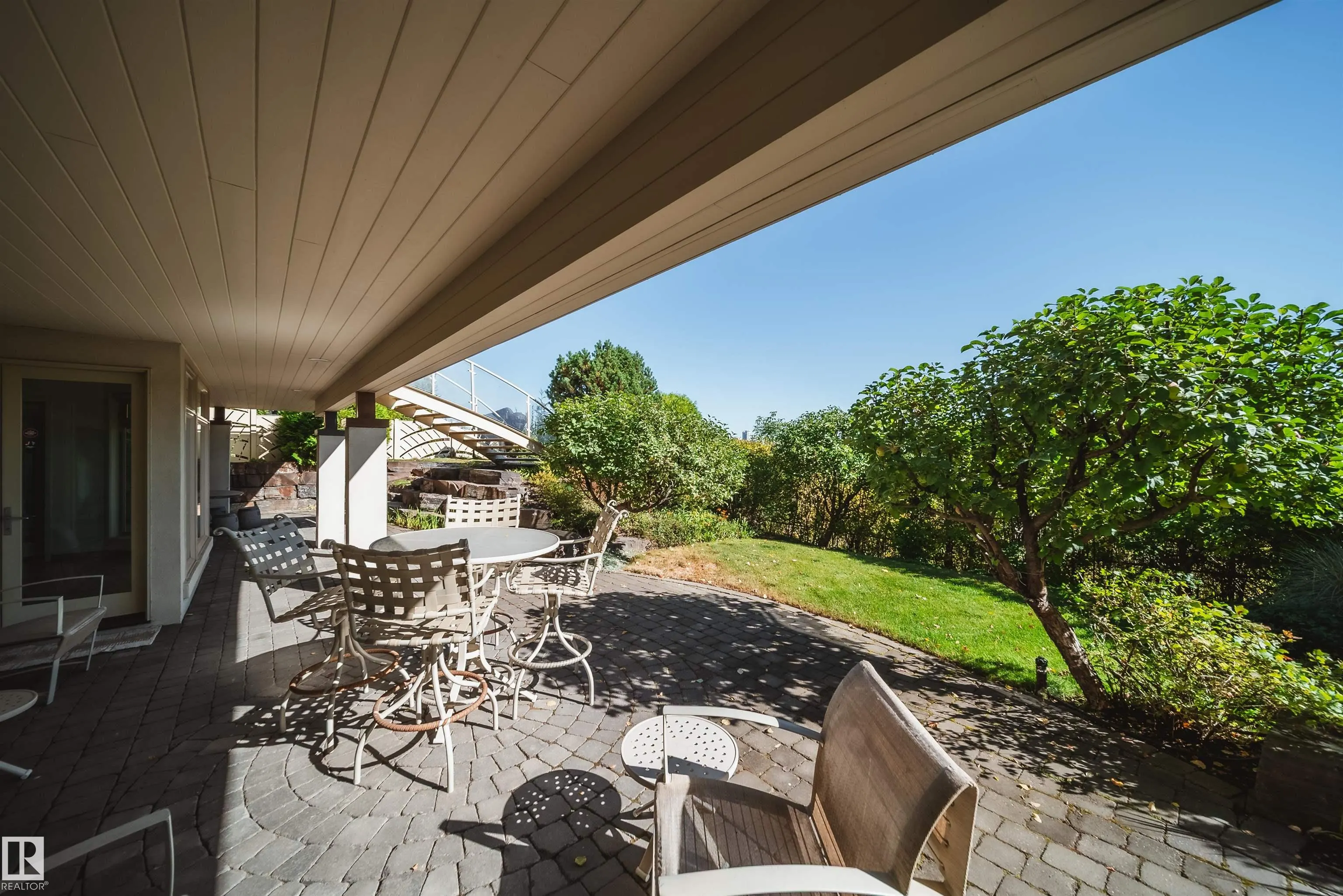 28 RIVERSIDE Crescent