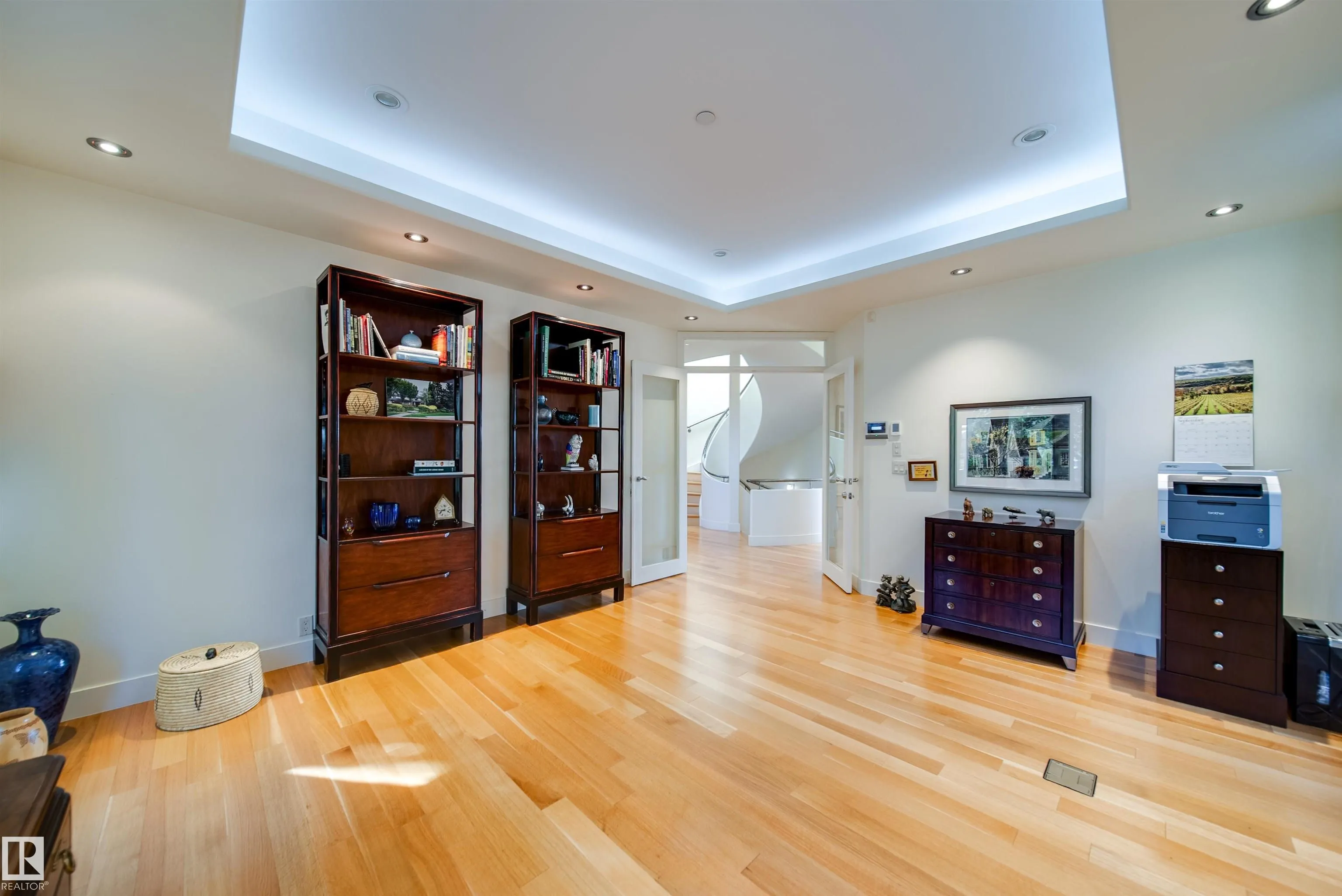 28 RIVERSIDE Crescent