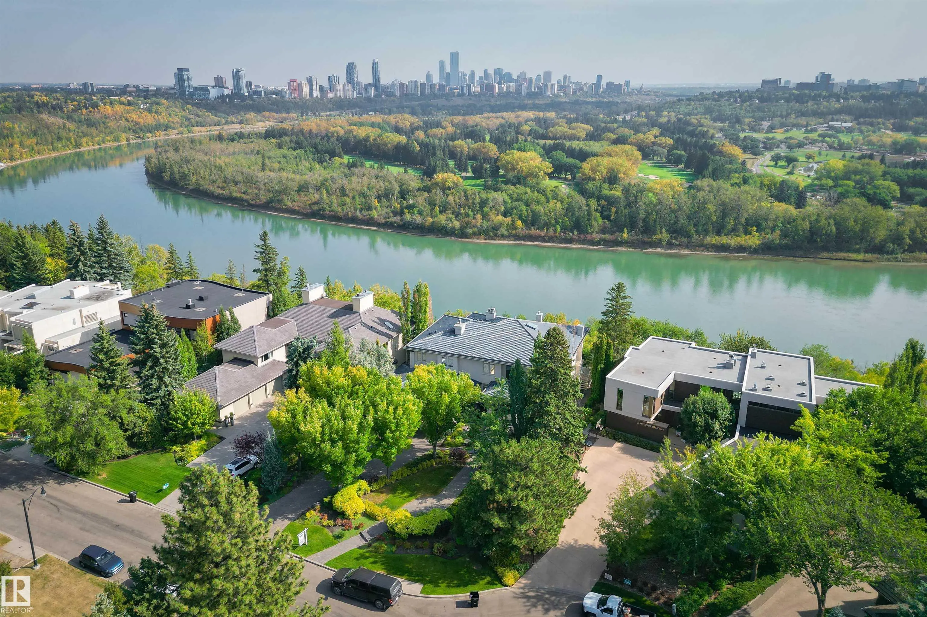 28 RIVERSIDE Crescent