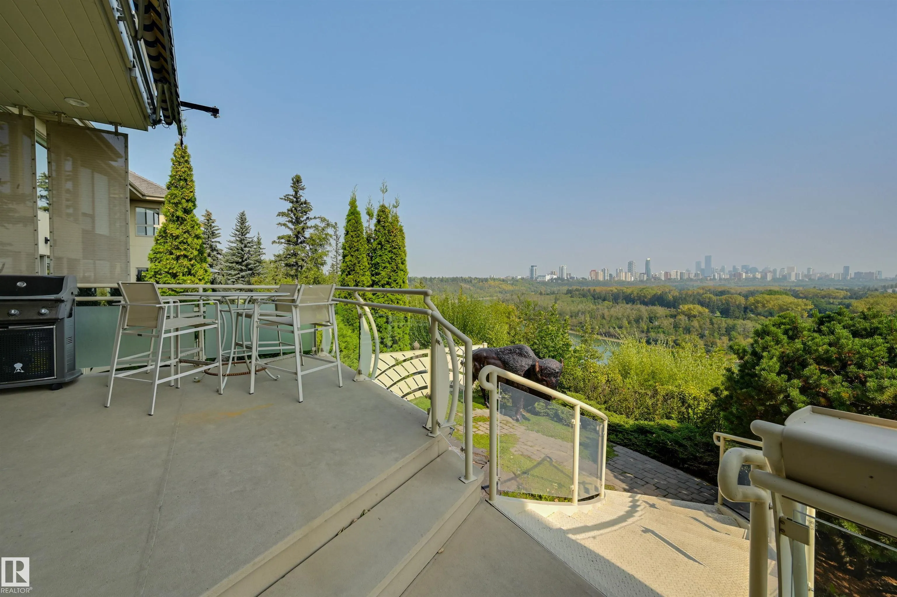 28 RIVERSIDE Crescent