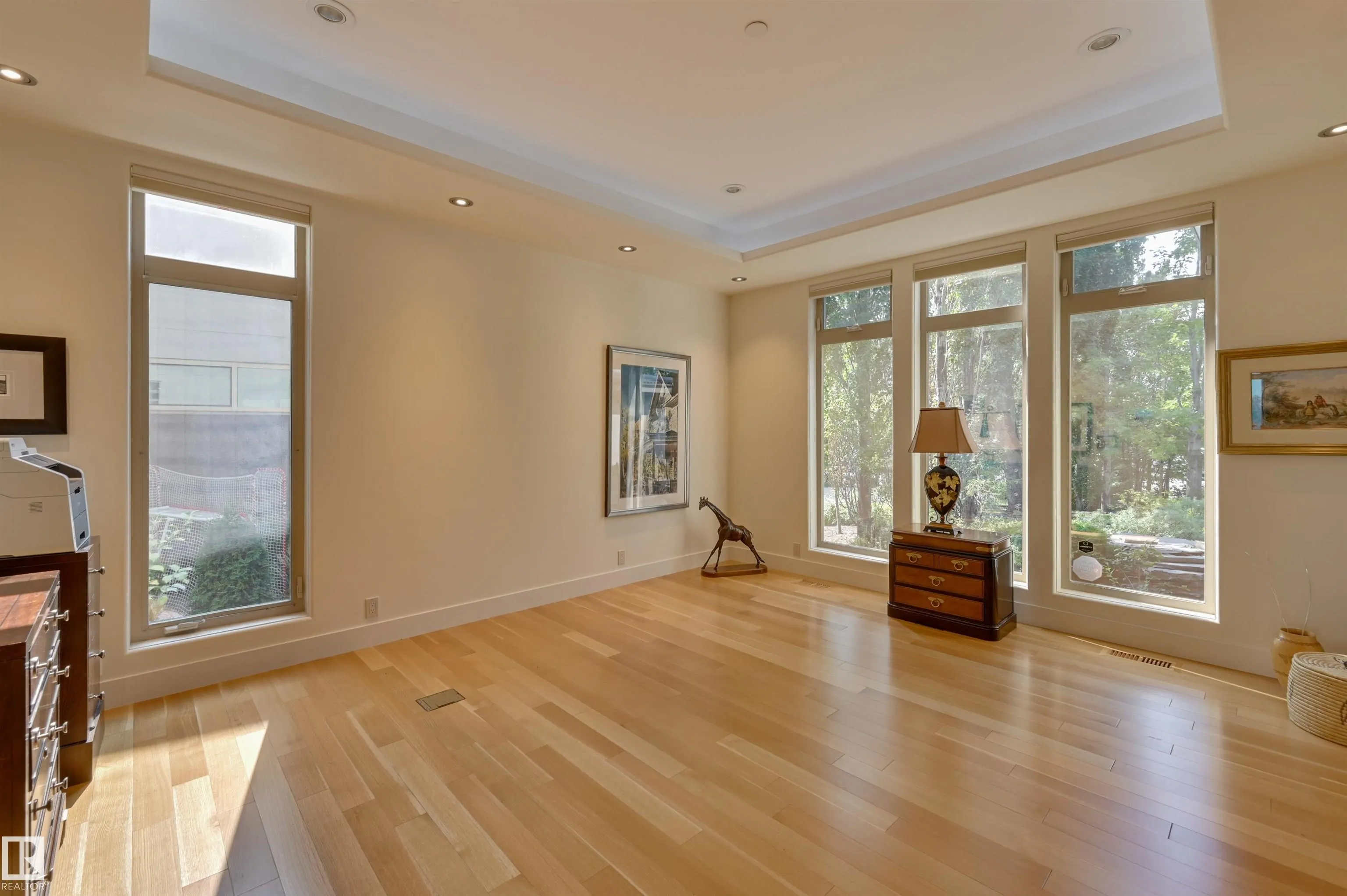 28 RIVERSIDE Crescent