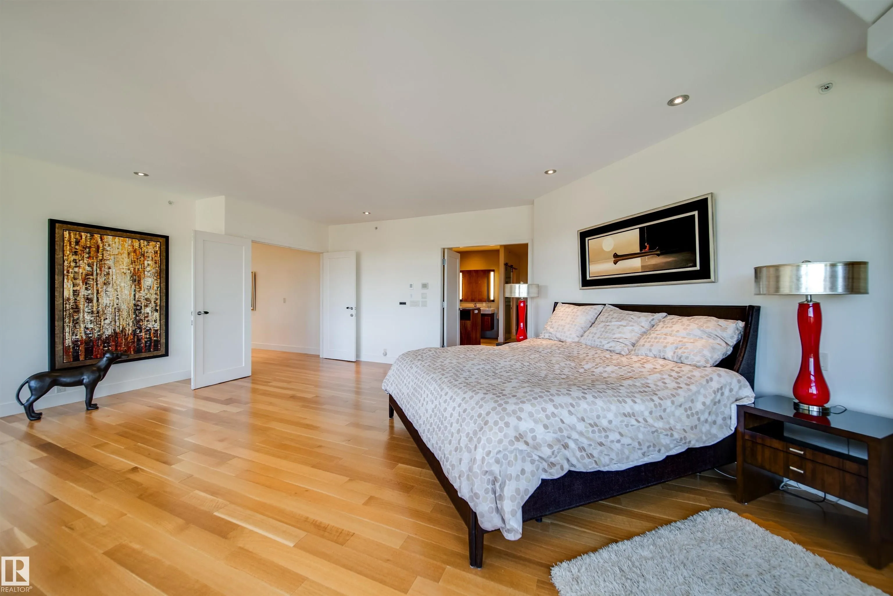 28 RIVERSIDE Crescent