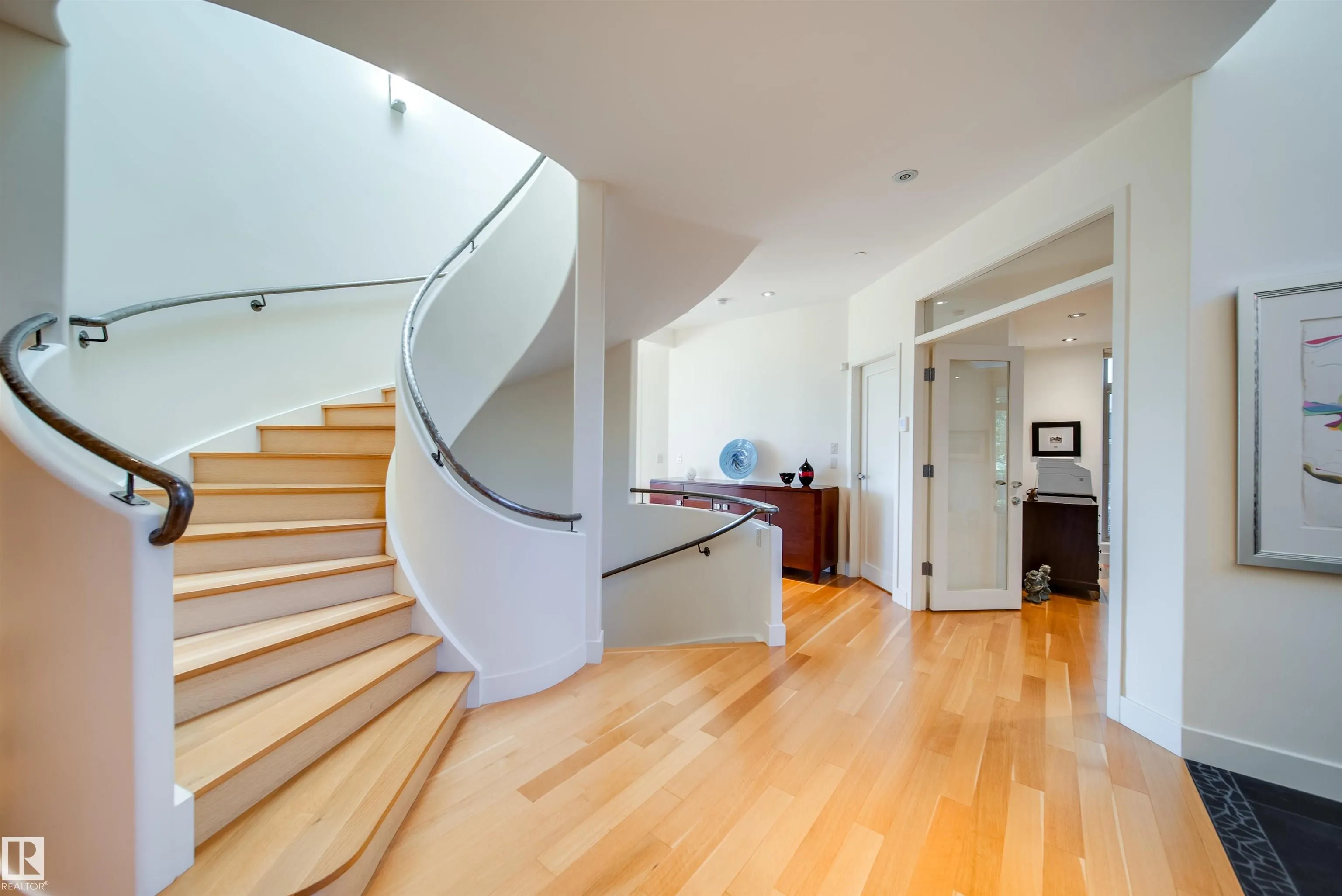 28 RIVERSIDE Crescent