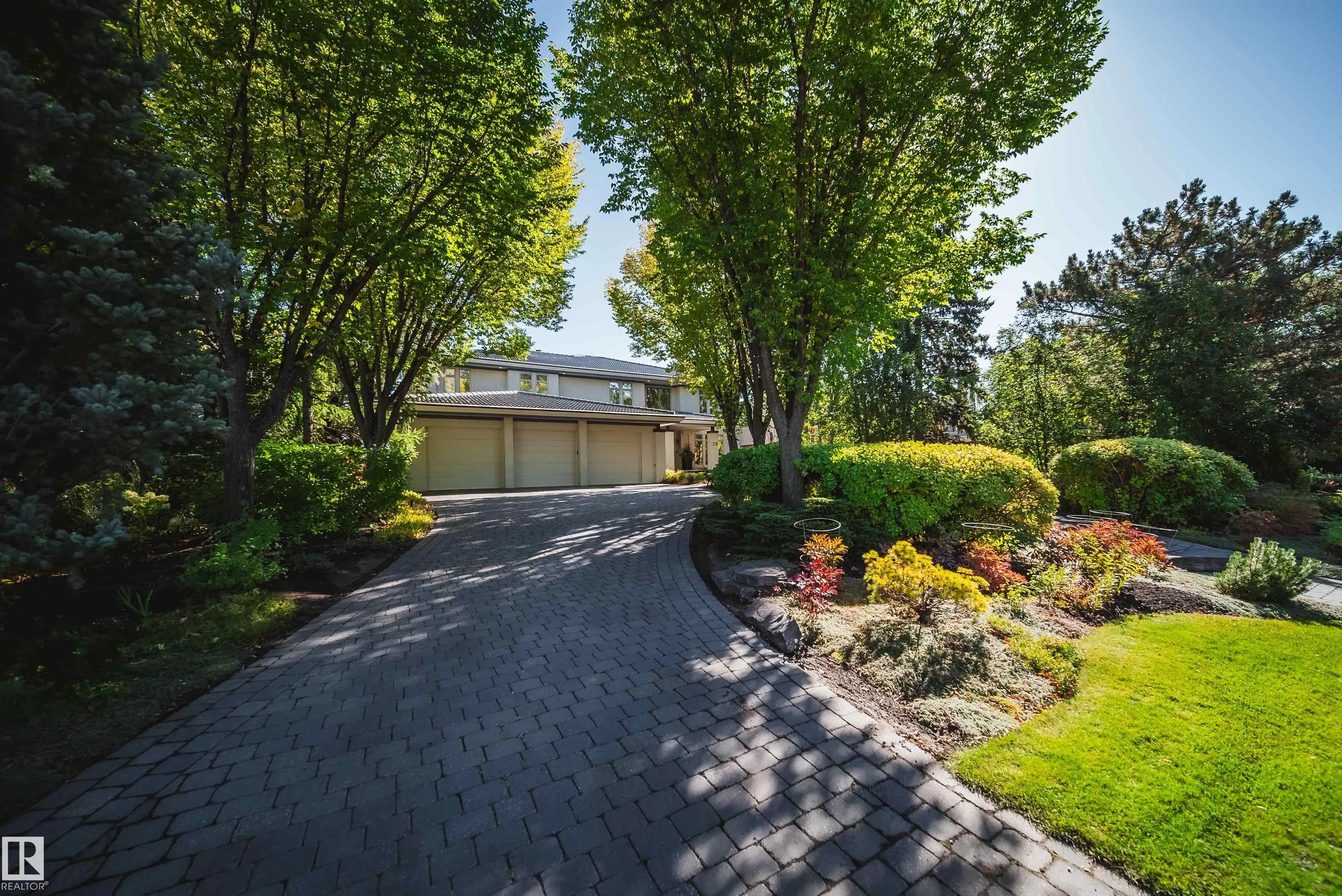 28 RIVERSIDE Crescent