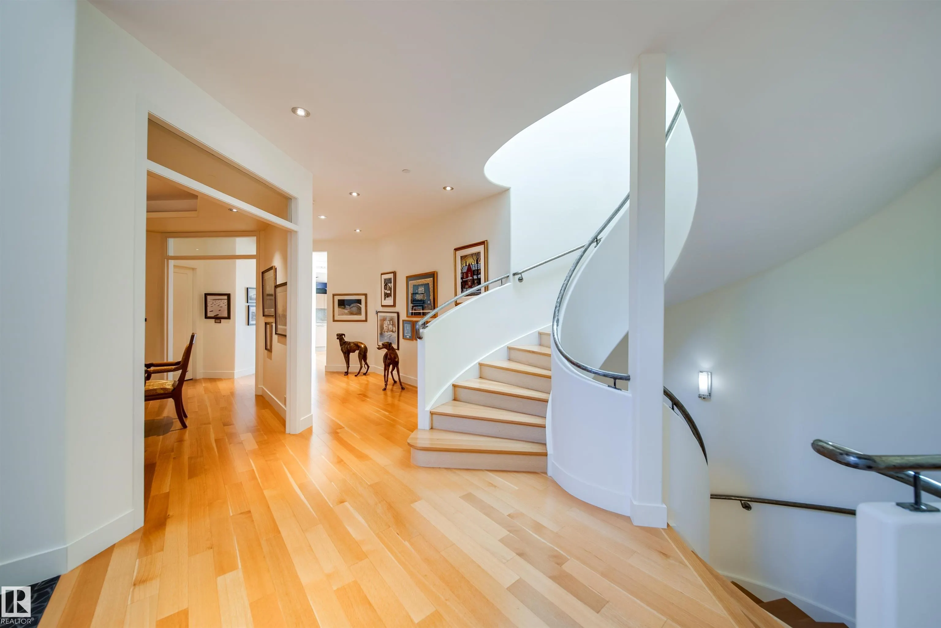 28 RIVERSIDE Crescent