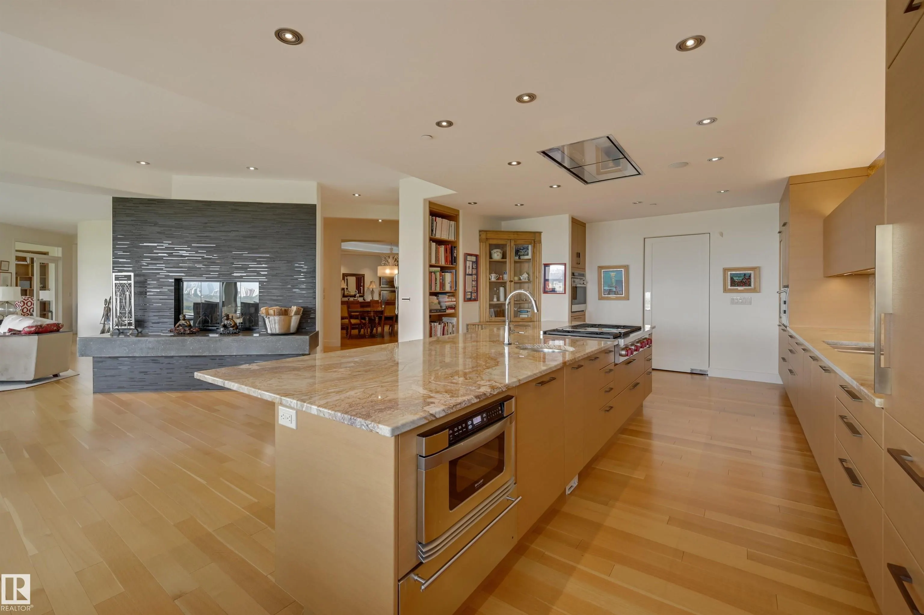 28 RIVERSIDE Crescent