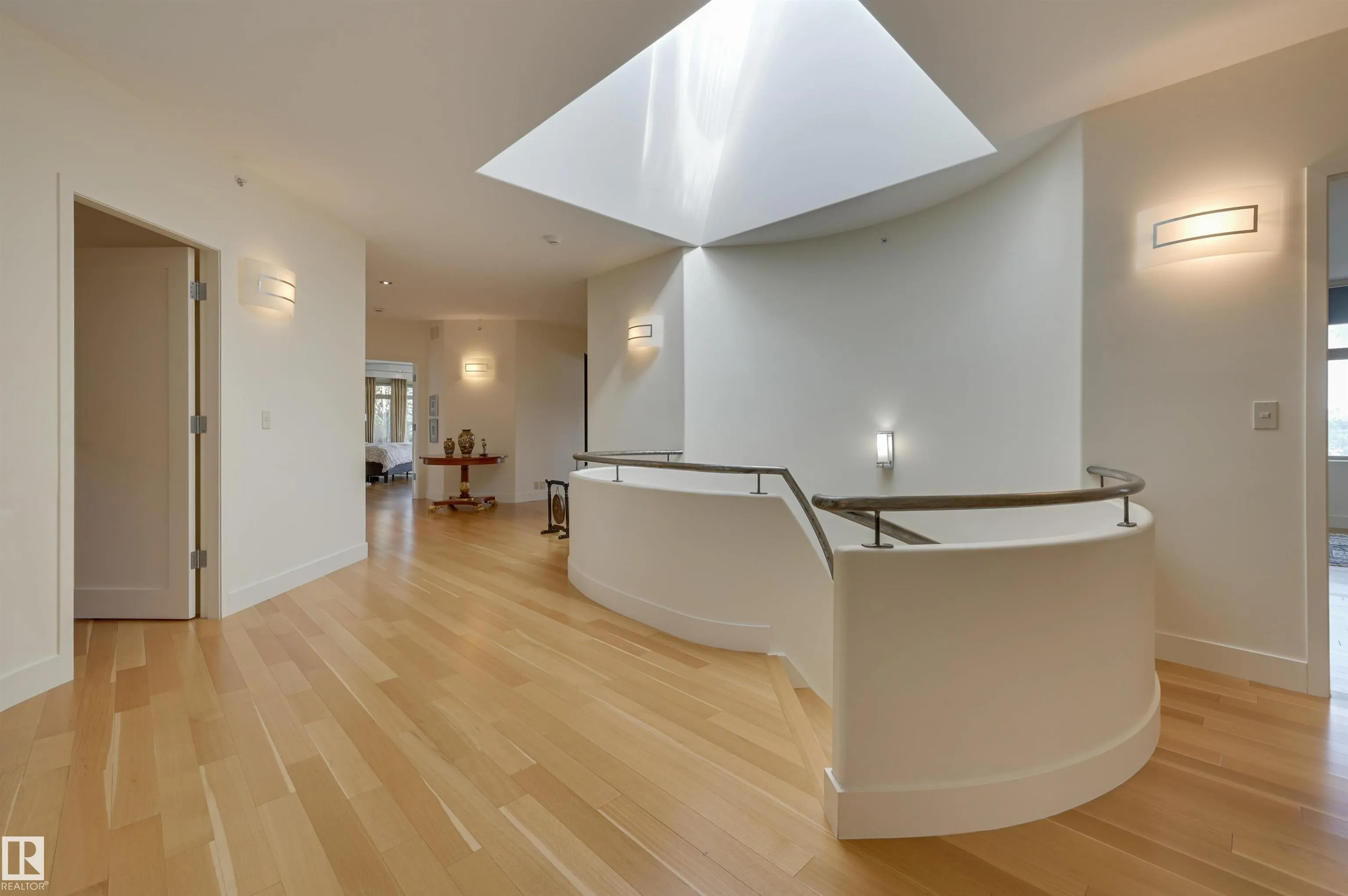 28 RIVERSIDE Crescent