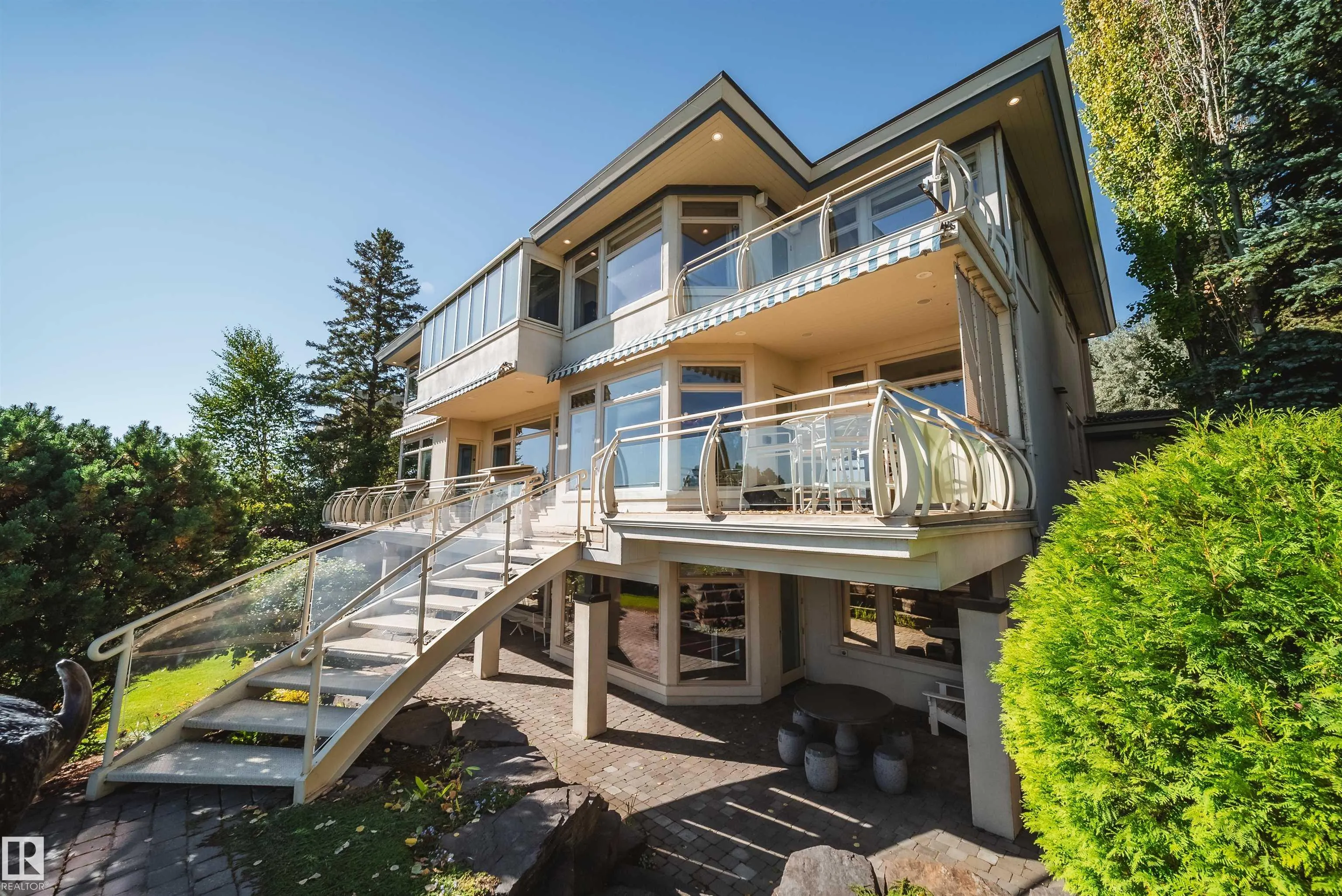 28 RIVERSIDE Crescent