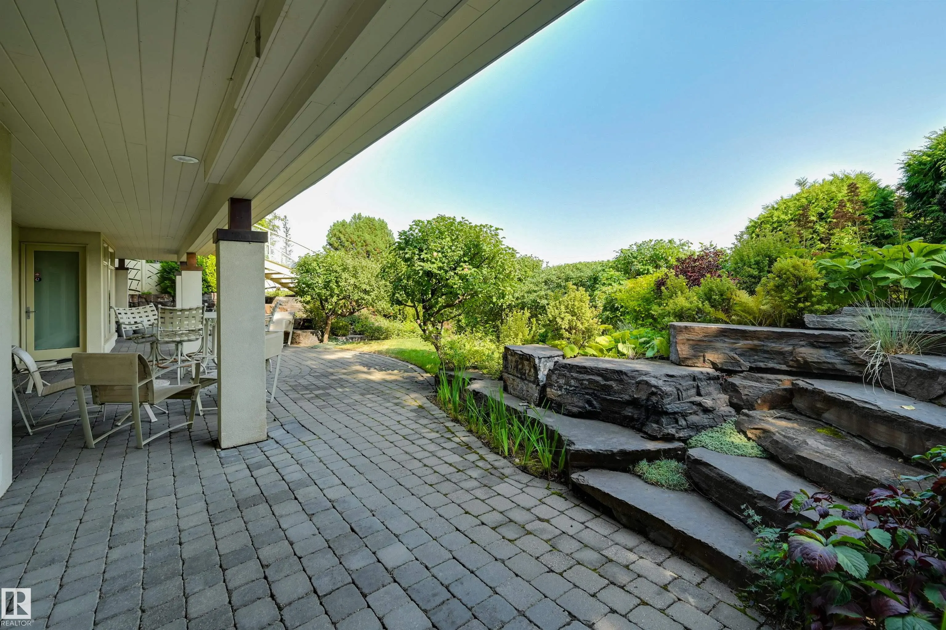 28 RIVERSIDE Crescent