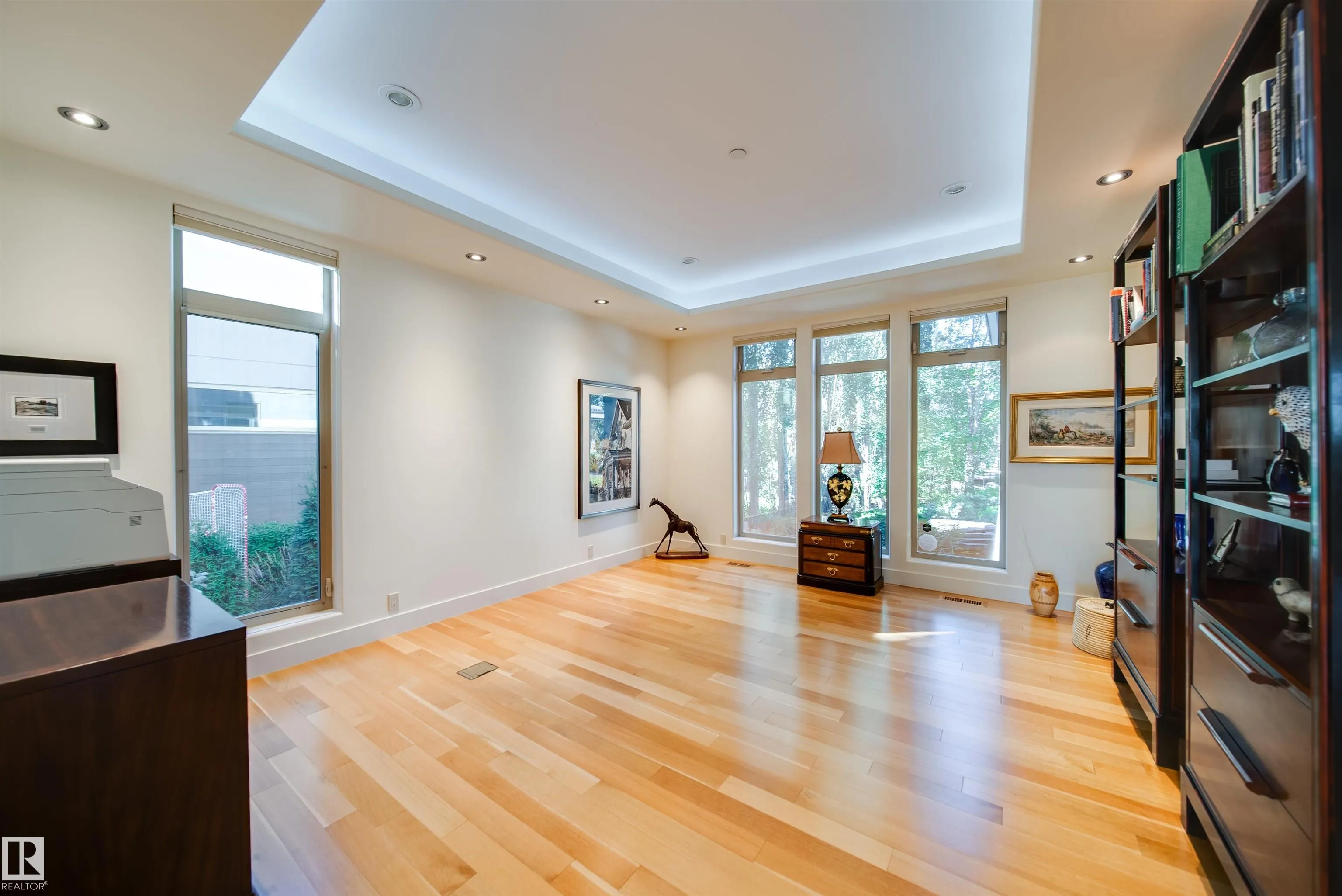 28 RIVERSIDE Crescent