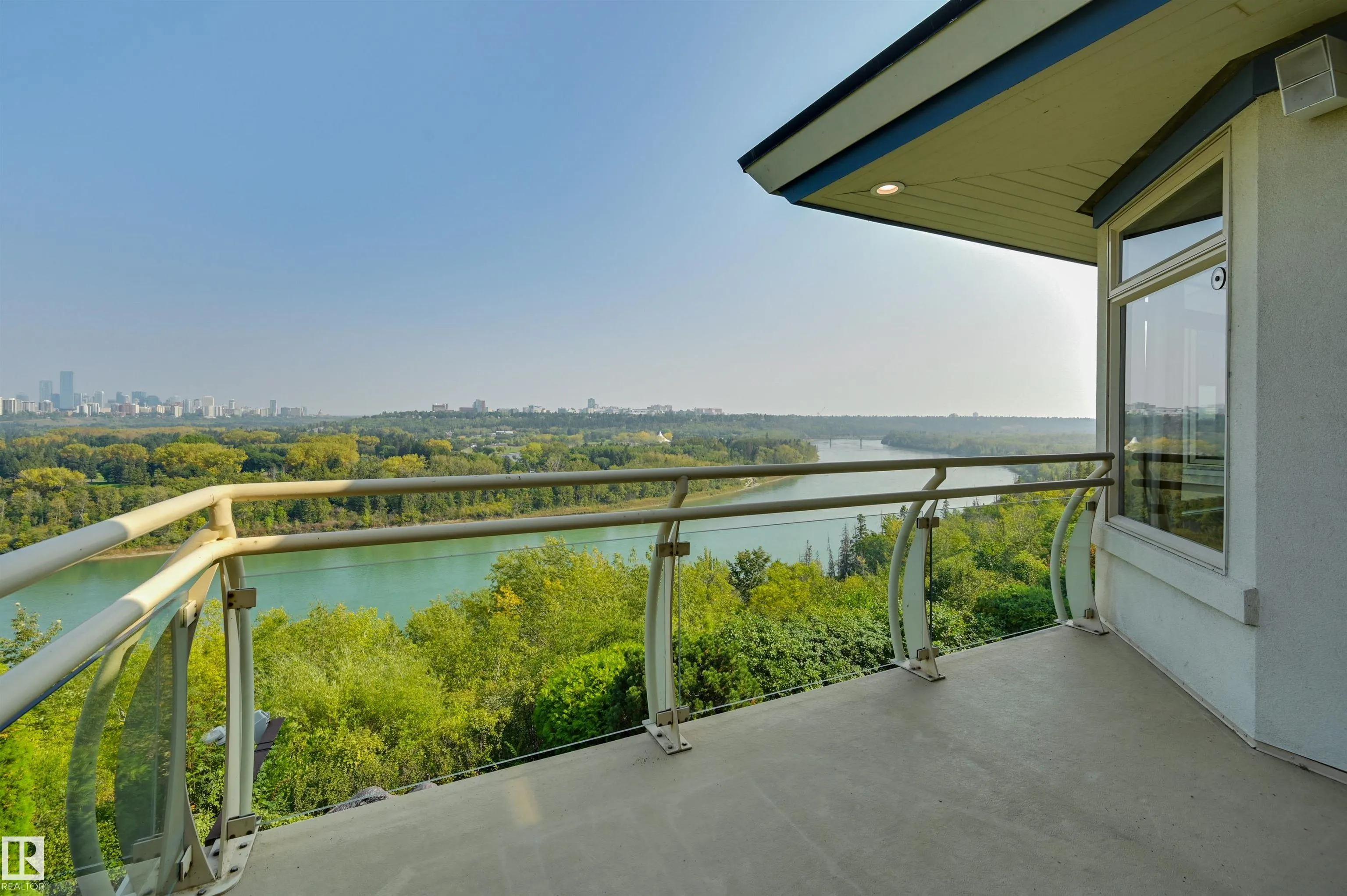 28 RIVERSIDE Crescent