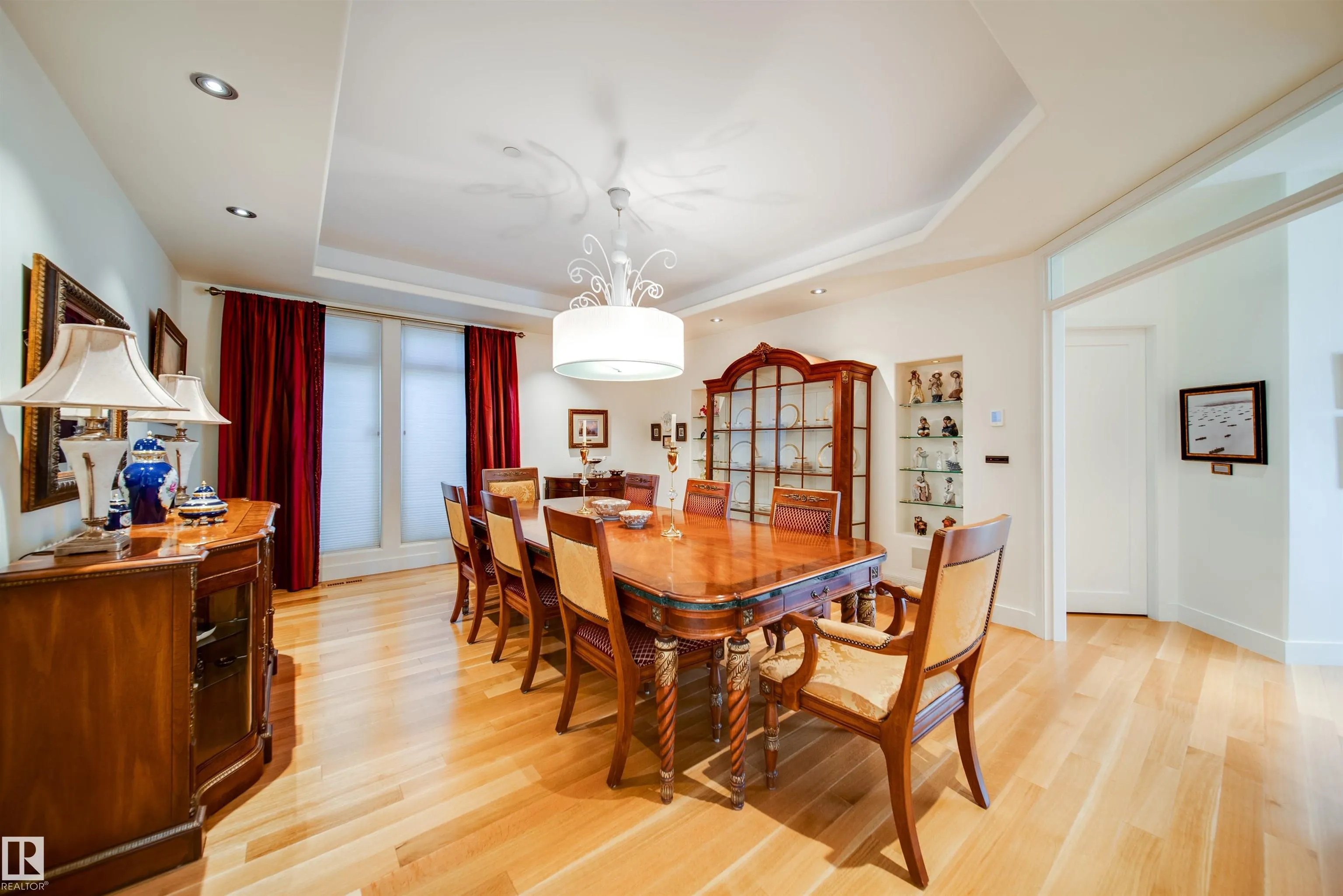 28 RIVERSIDE Crescent