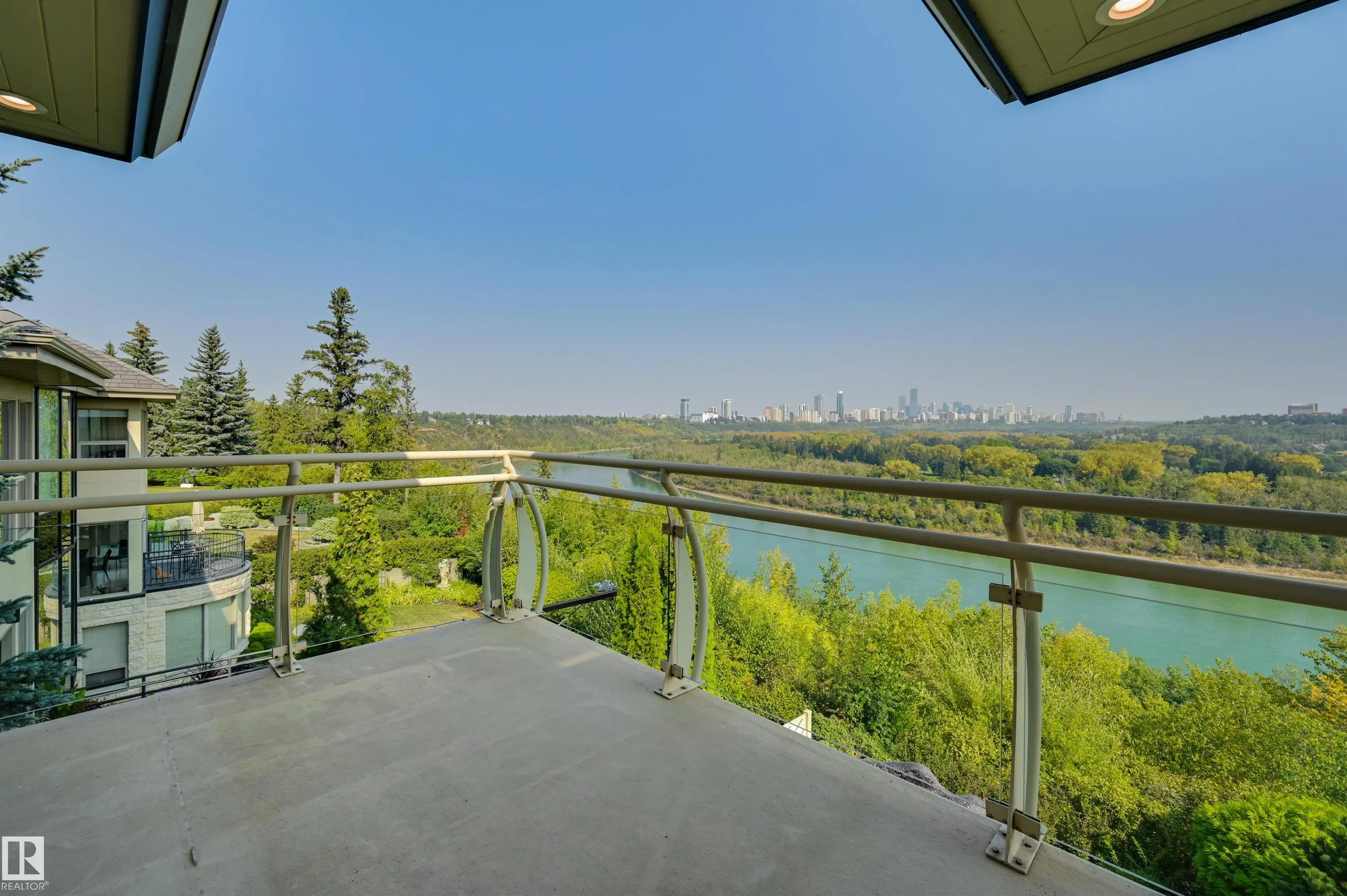 28 RIVERSIDE Crescent
