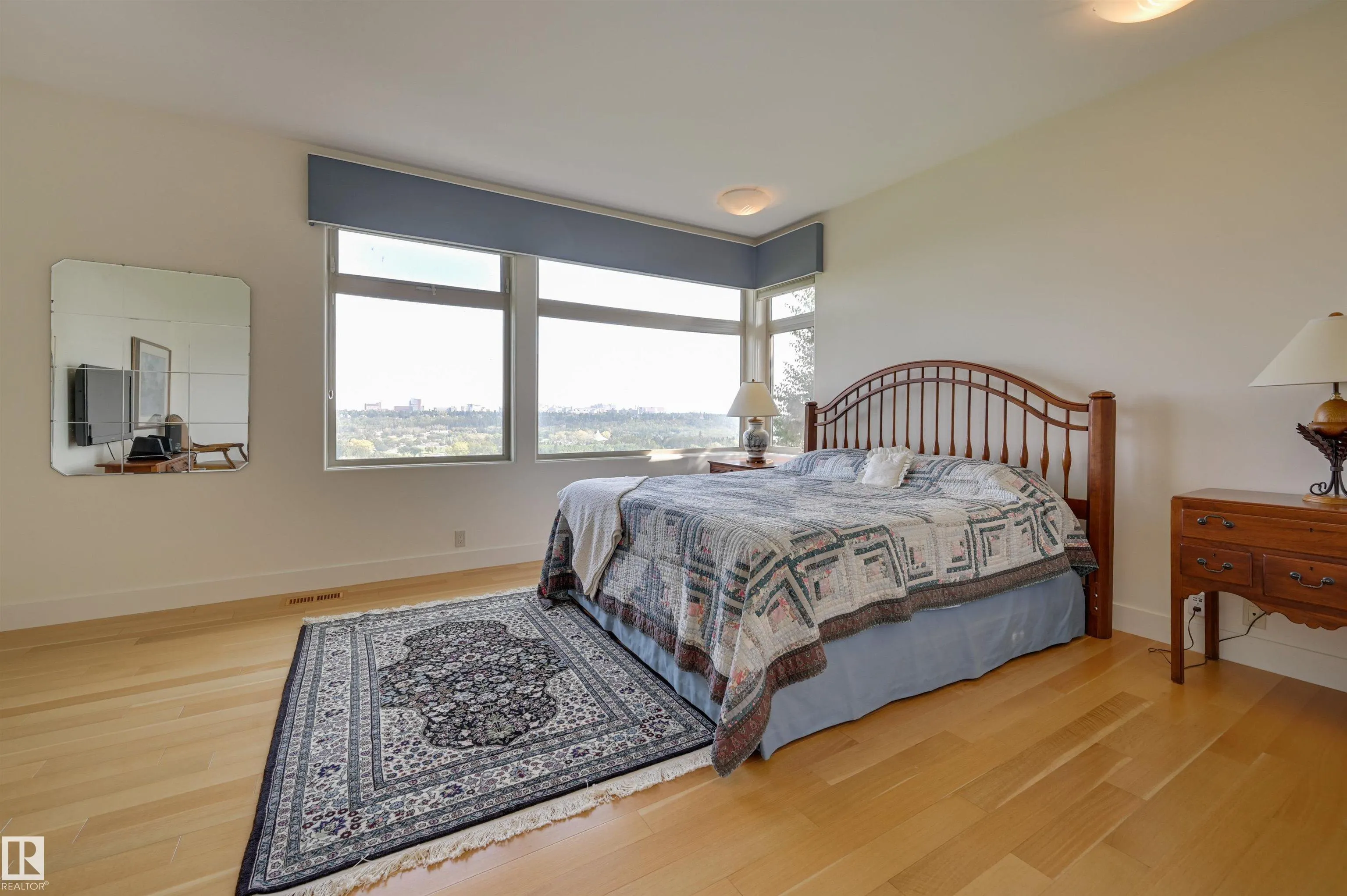 28 RIVERSIDE Crescent