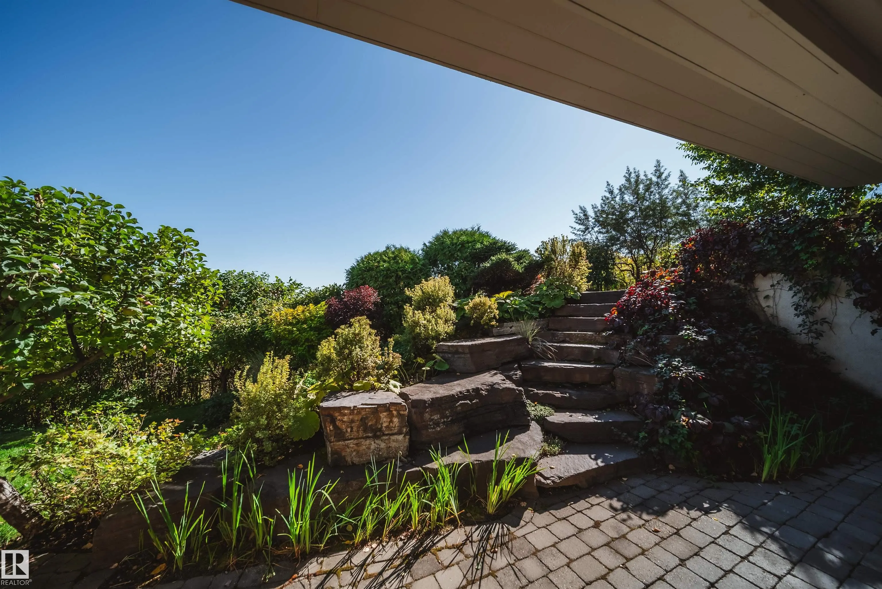 28 RIVERSIDE Crescent