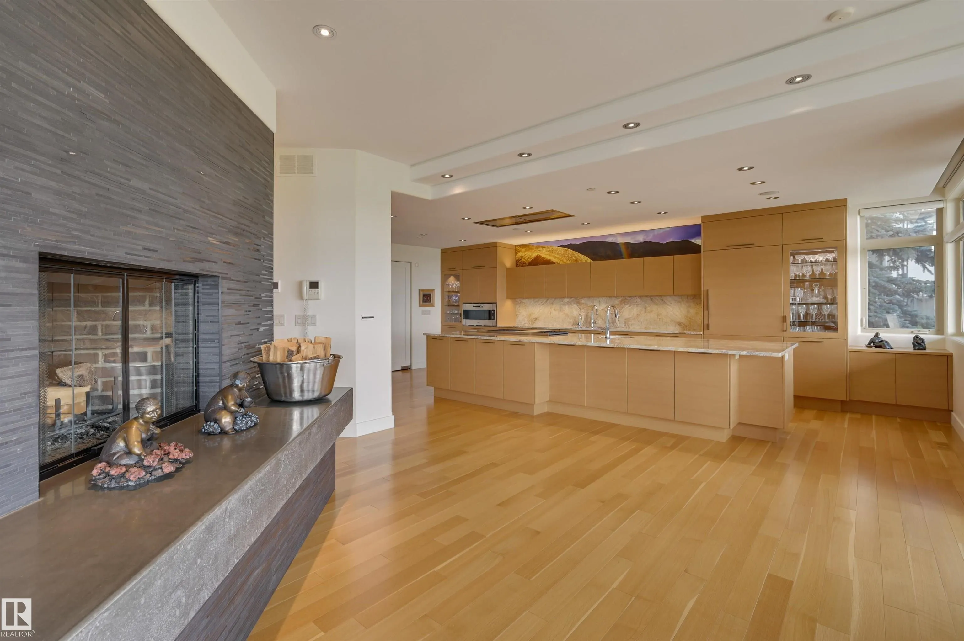28 RIVERSIDE Crescent