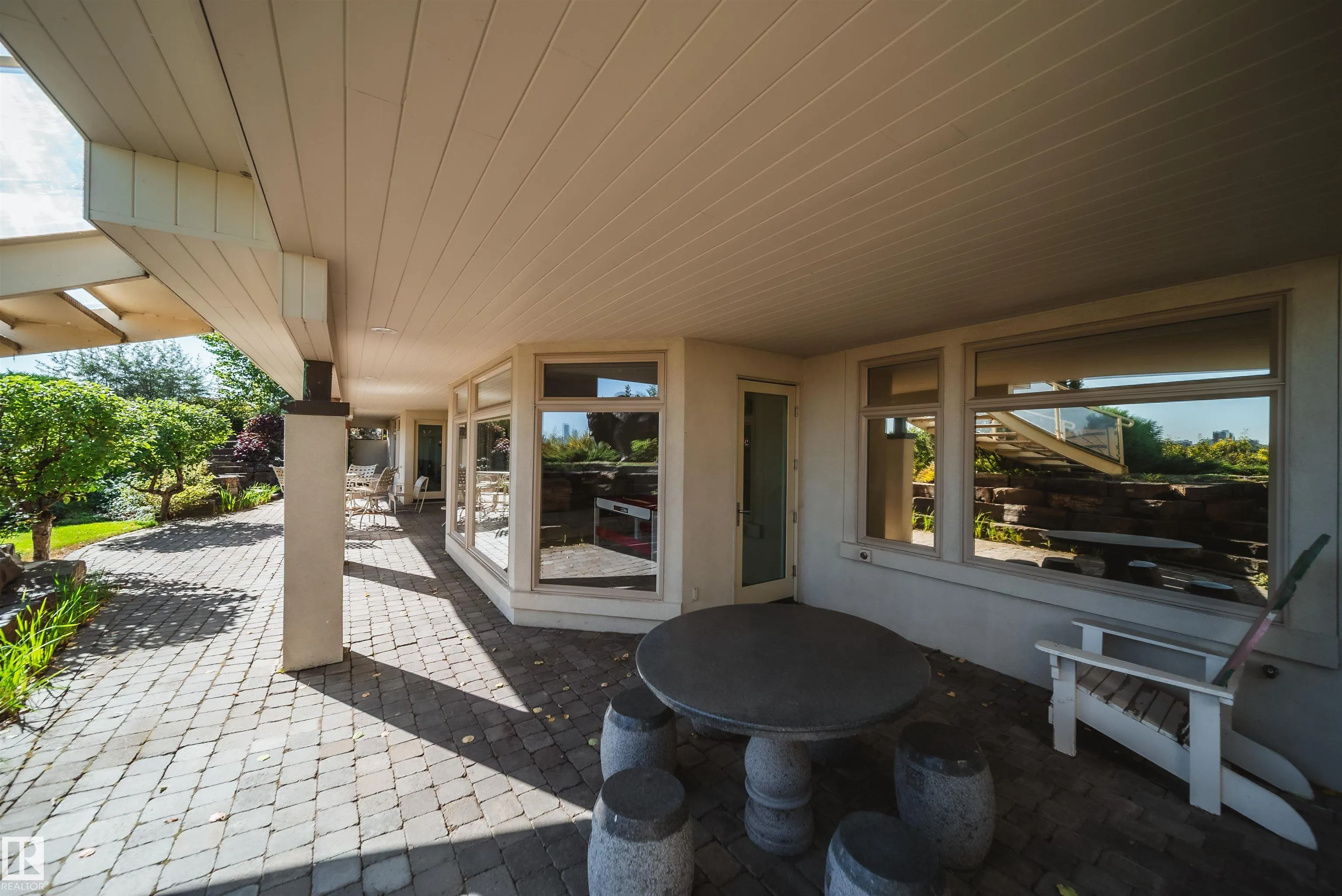 28 RIVERSIDE Crescent