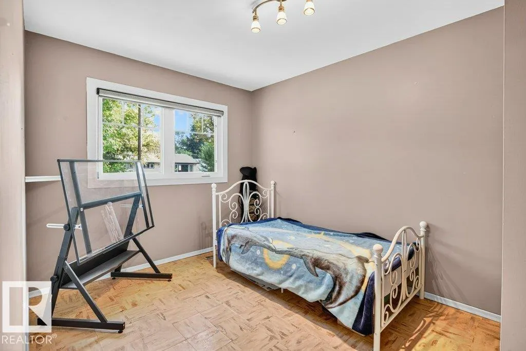 15 SUNNYSIDE Crescent