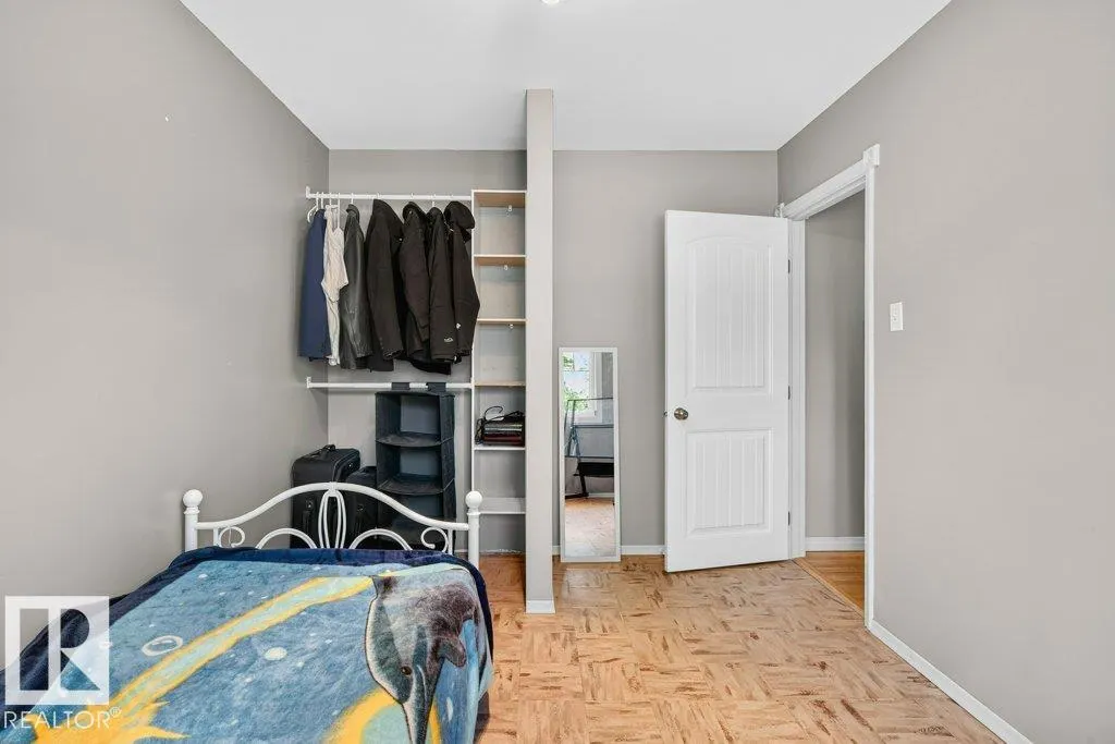 15 SUNNYSIDE Crescent