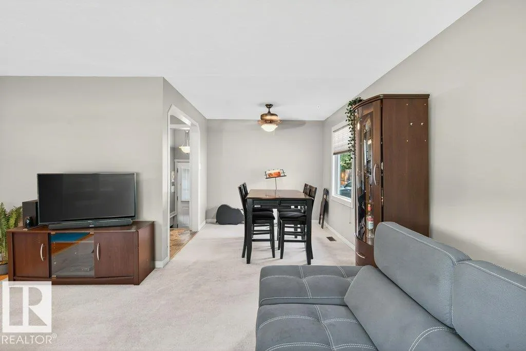 15 SUNNYSIDE Crescent