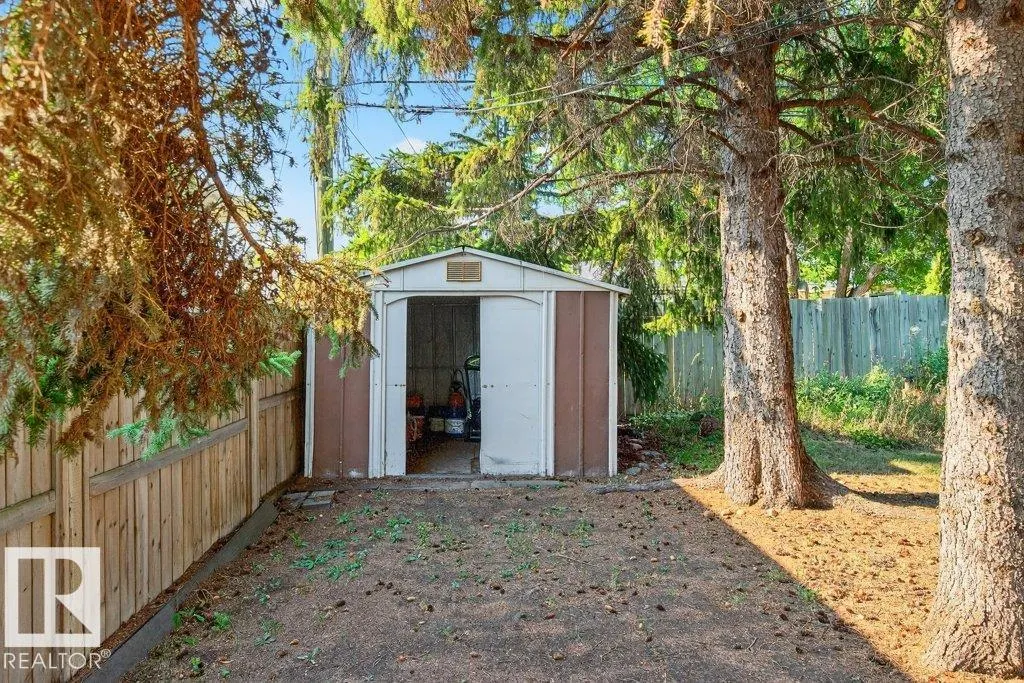 15 SUNNYSIDE Crescent