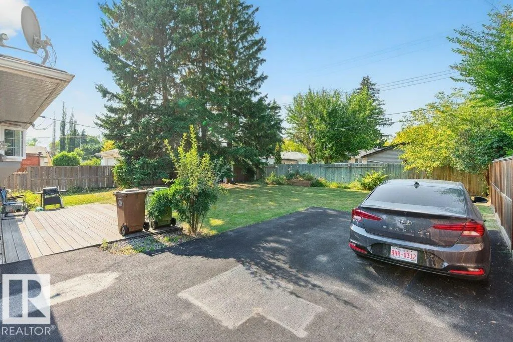 15 SUNNYSIDE Crescent