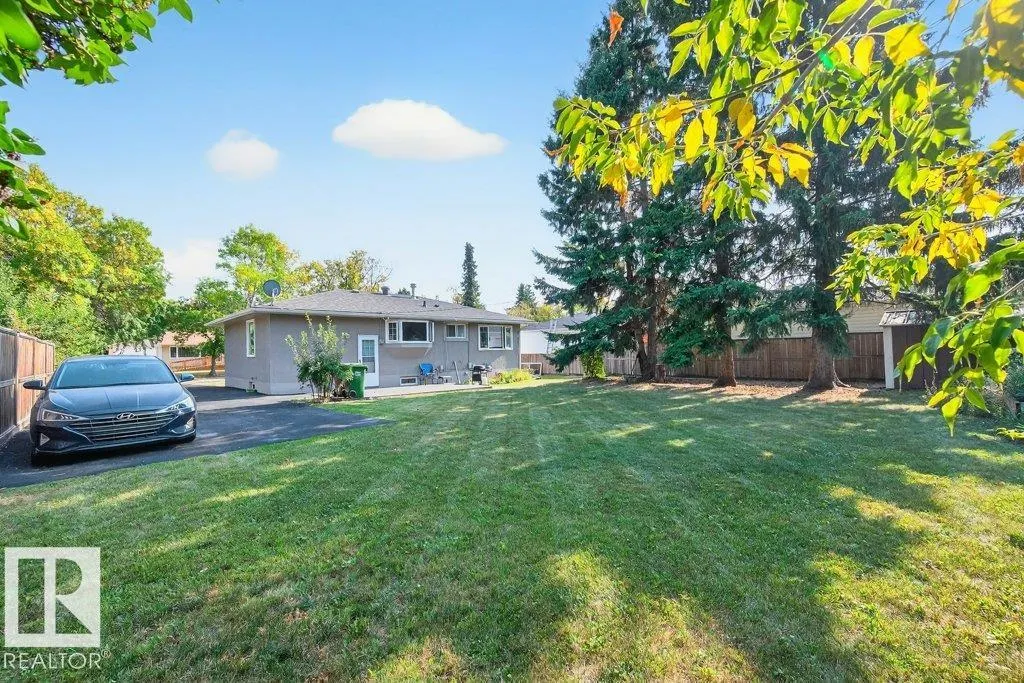15 SUNNYSIDE Crescent