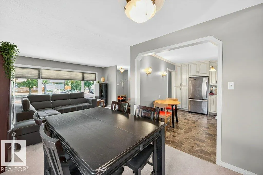 15 SUNNYSIDE Crescent