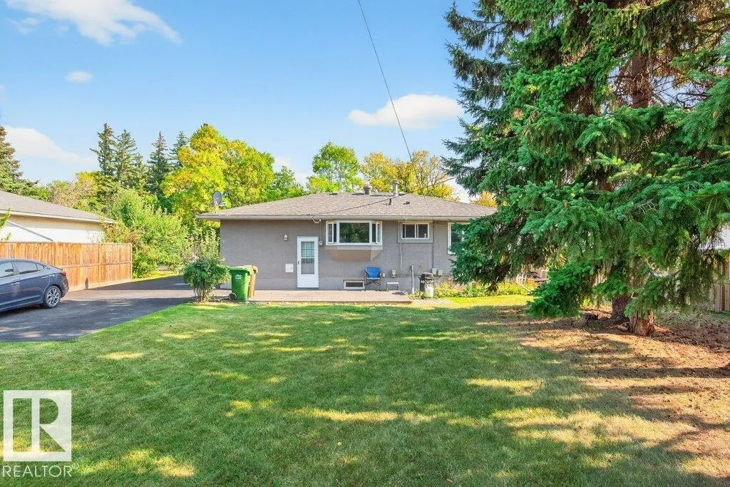 15 SUNNYSIDE Crescent