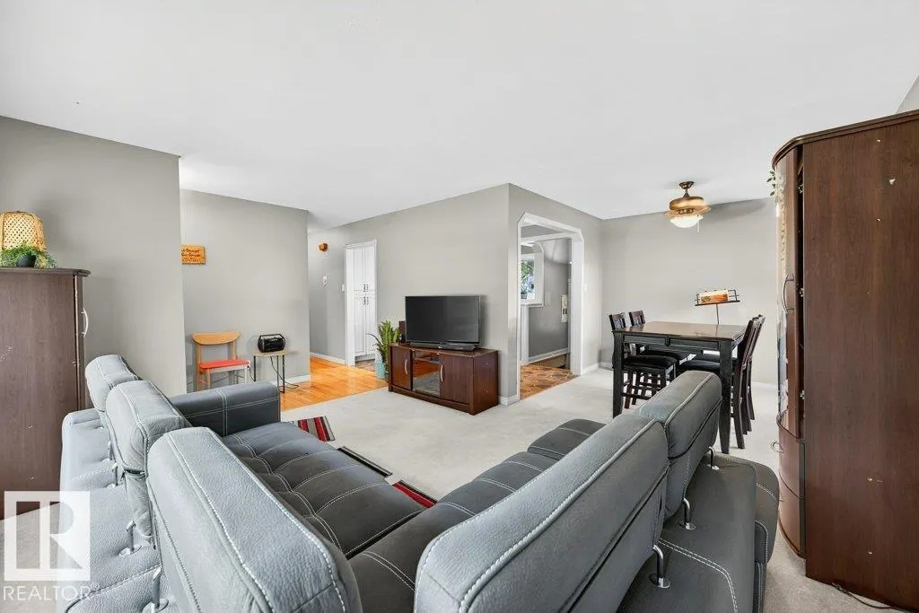 15 SUNNYSIDE Crescent