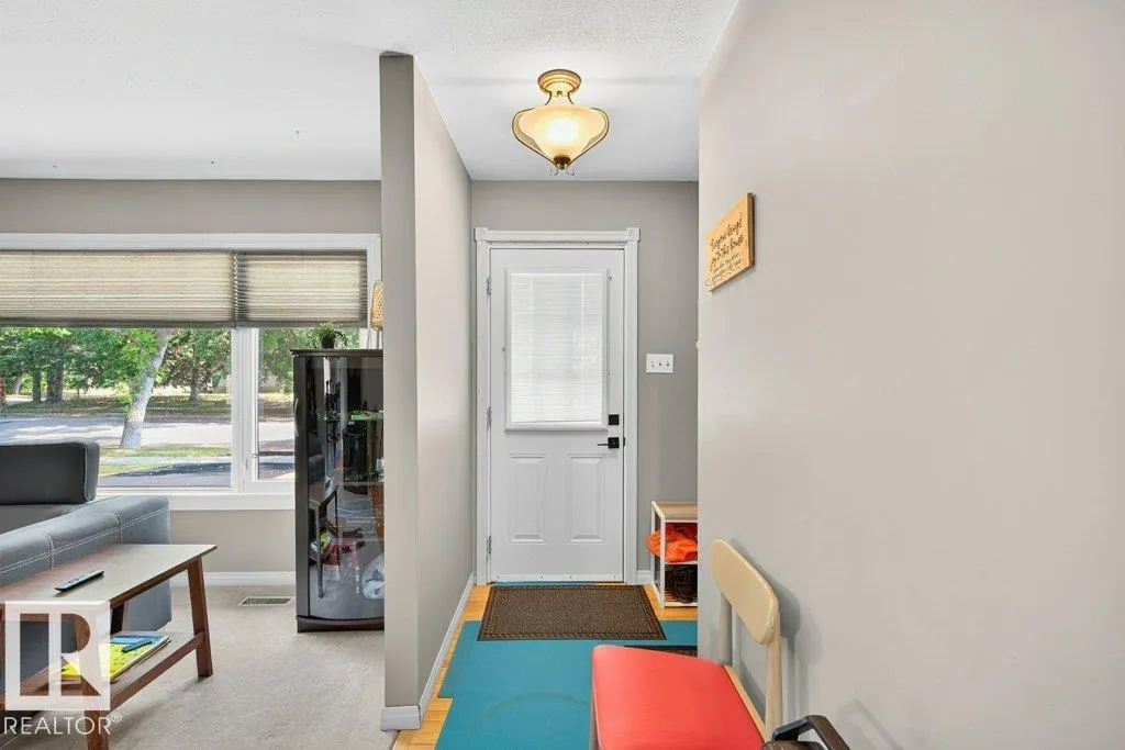 15 SUNNYSIDE Crescent